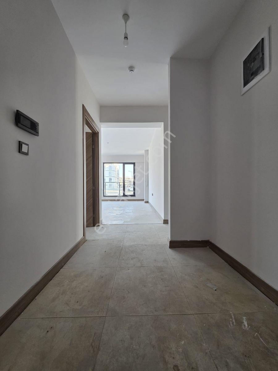 Göl Manzaralı Güzelyalı Da Gökkuşağı Kavşağı Arkasında - Görsel 19