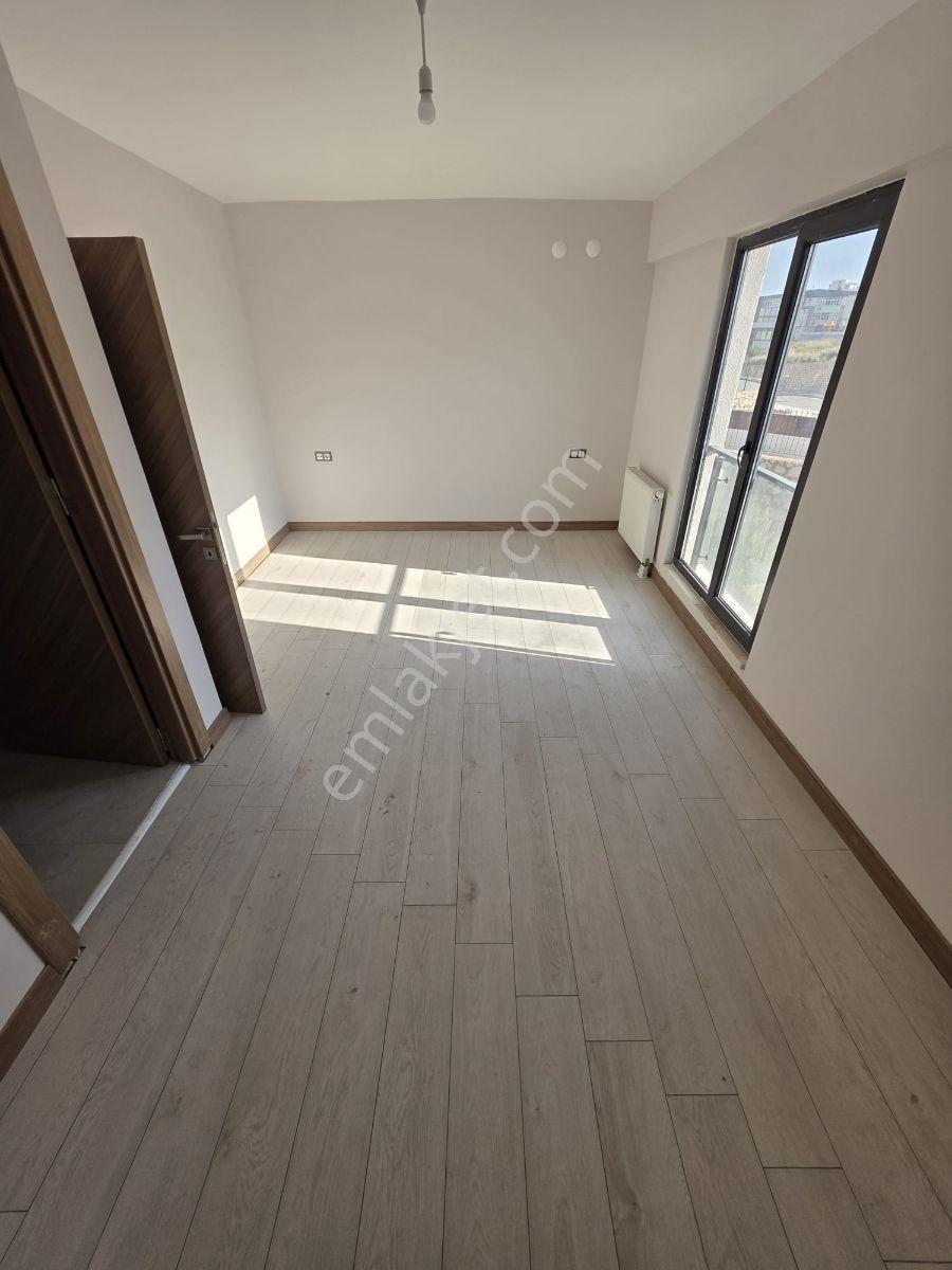 Göl Manzaralı Güzelyalı Da Gökkuşağı Kavşağı Arkasında - Görsel 14