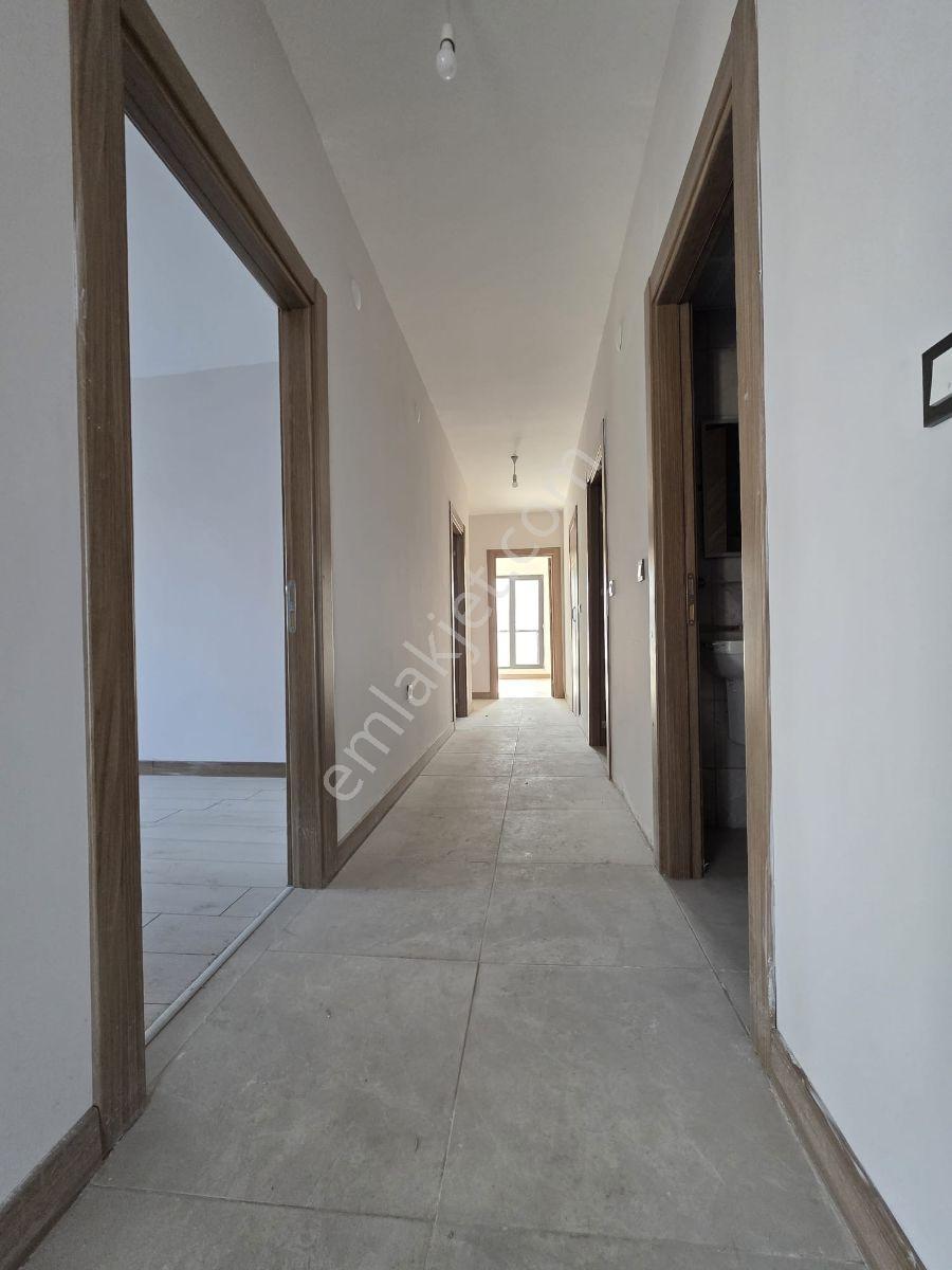 Göl Manzaralı Güzelyalı Da Gökkuşağı Kavşağı Arkasında - Görsel 28