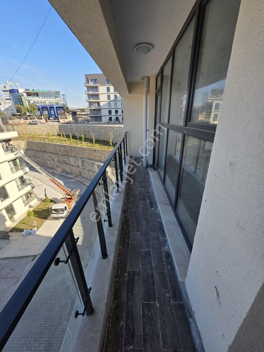 Göl Manzaralı Güzelyalı Da Gökkuşağı Kavşağı Arkasında - Görsel 2