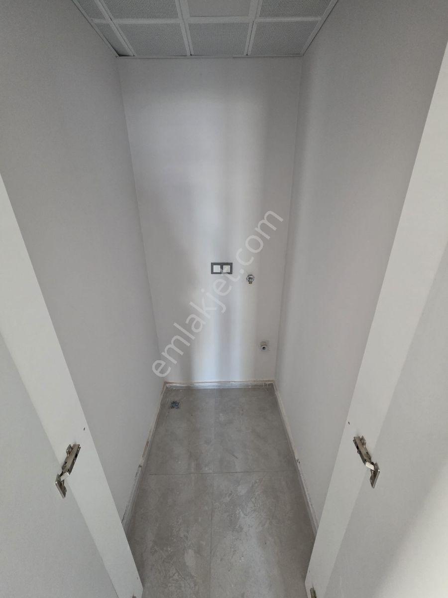 Göl Manzaralı Güzelyalı Da Gökkuşağı Kavşağı Arkasında - Görsel 16