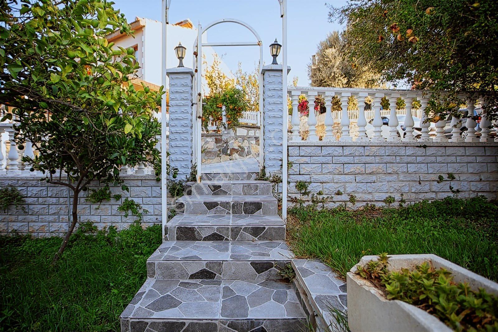 Yenifoça Donatkentte Satılık 3+1 Eşyalı Müstakil Villa - Görsel 26