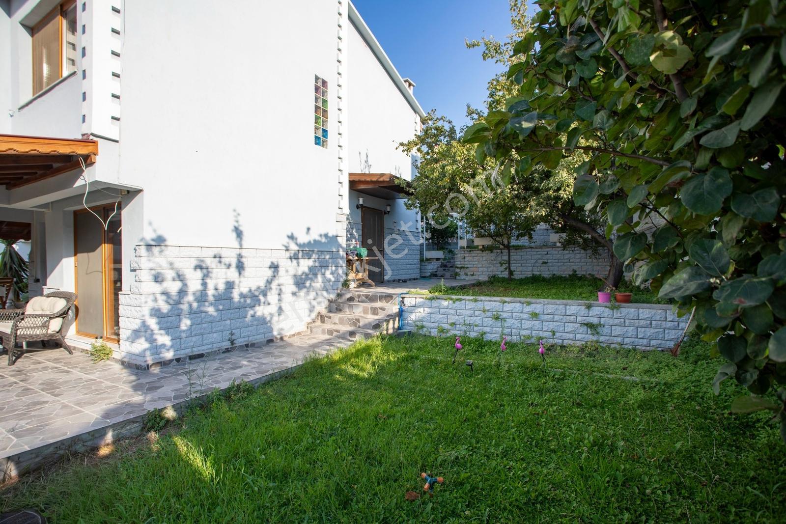 Yenifoça Donatkentte Satılık 3+1 Eşyalı Müstakil Villa - Görsel 14