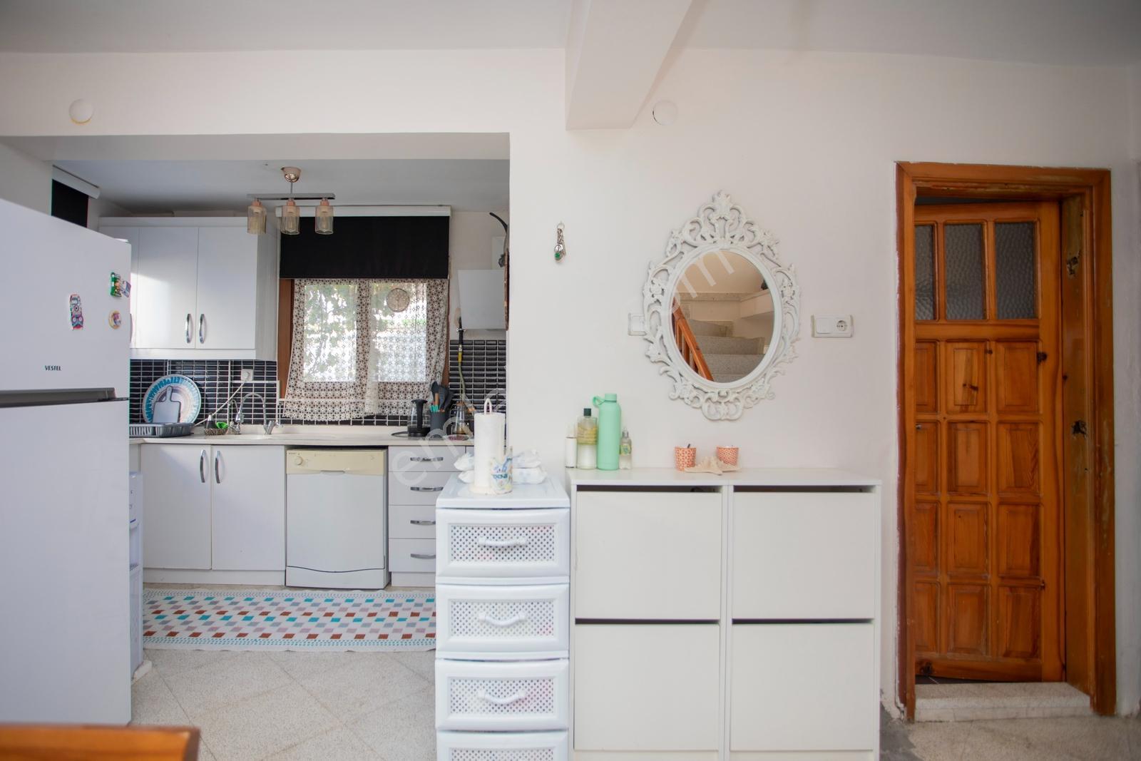 Yenifoça Donatkentte Satılık 3+1 Eşyalı Müstakil Villa - Görsel 18