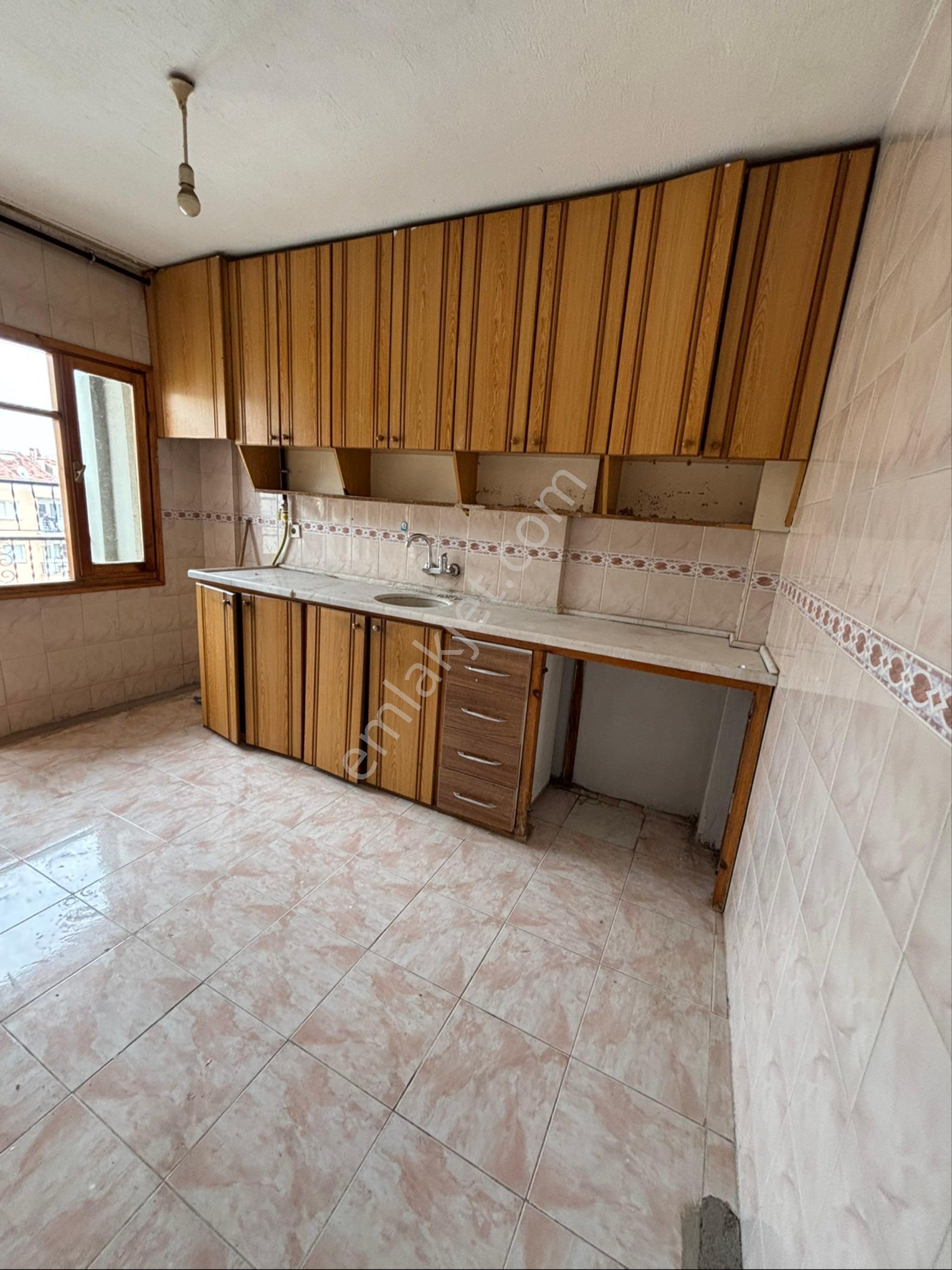Turgutlu Eymen Emlak’tan Öğretmenler Evi Civarı Kiralık Daire - Görsel 2