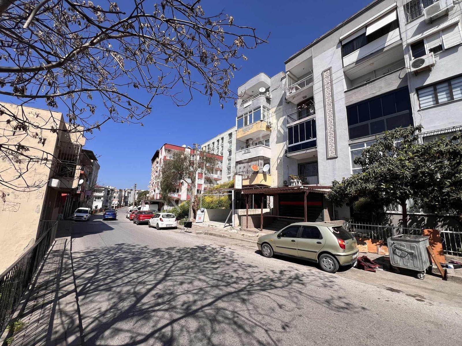 Tahsin Yazıcıda Cadde Üzeri Merkezi Konumda Ara Kat Fırsat Daire