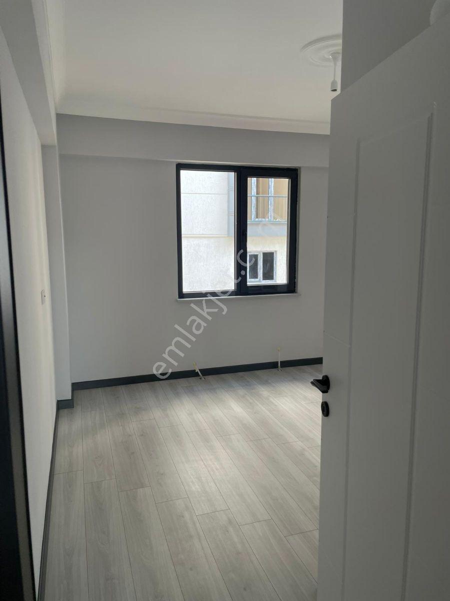 Yalova Armutlu'da 2+1 60 M2net Atılık Yazlık 1ci Kat Takasa Acık - Görsel 2