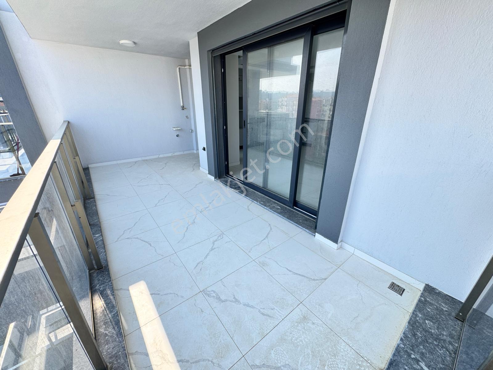 Kuşadası'nda Havuzlu Sitede Kapalı Otoparklı Ultra Lüks Daire - Görsel 34
