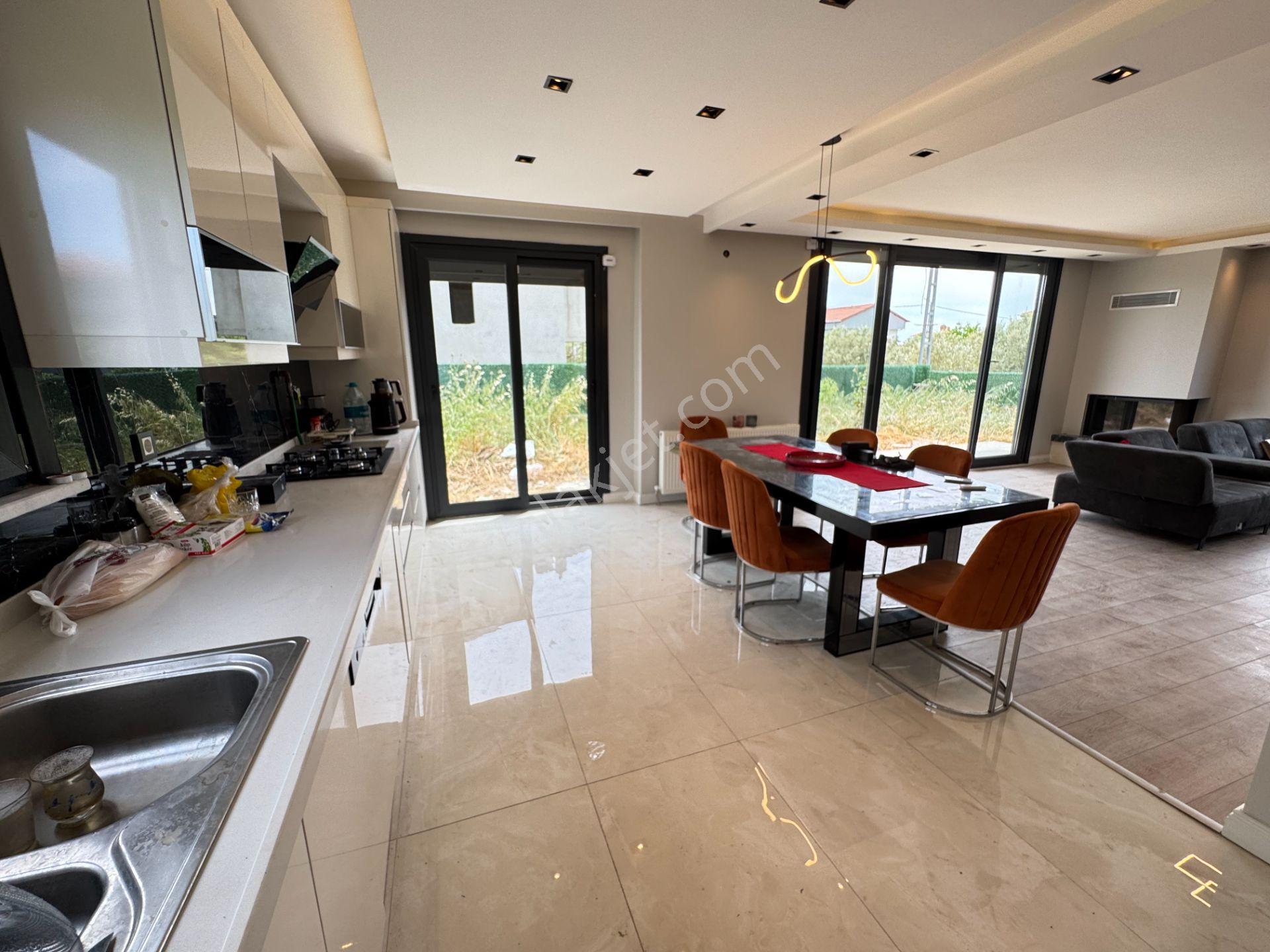 Silivride Deniz Manzaralı Satılık Sıfır 6+2 Lüks Villa - Görsel 10