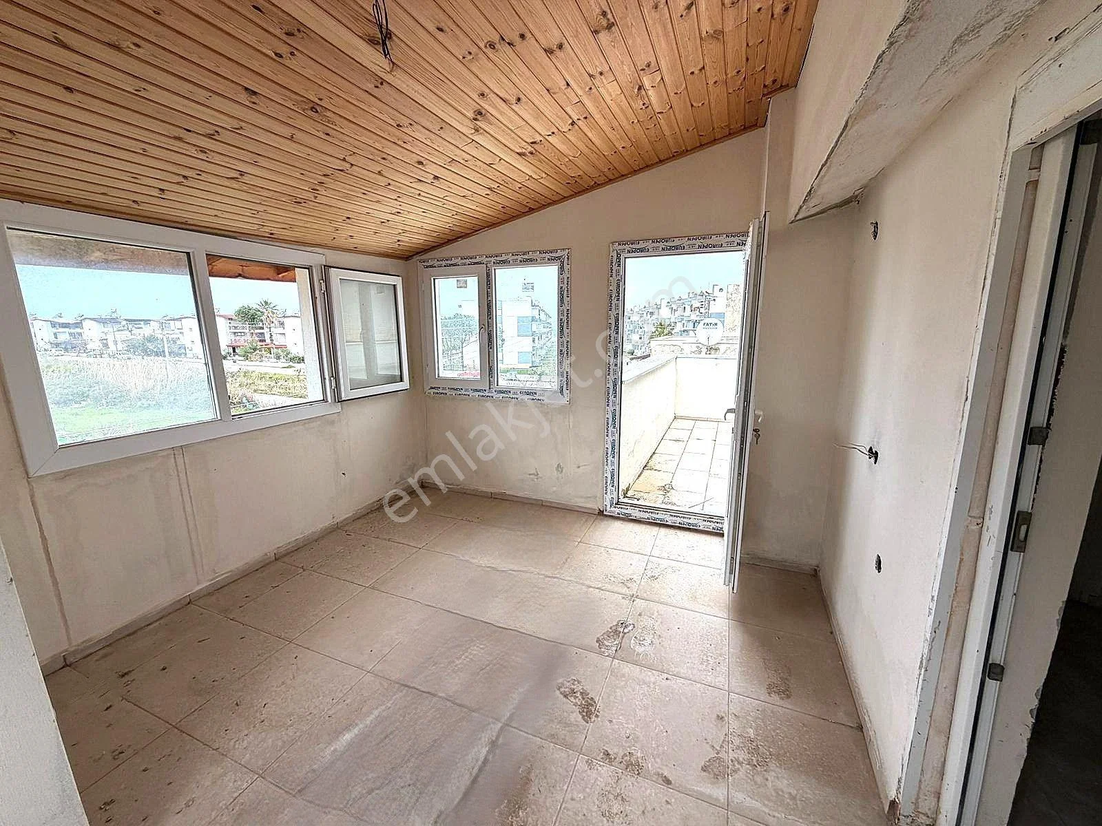 Kuşadası Güzelçamlı'da Sahile 300 Mt. 4+1 Satılık Triplex Villa - Görsel 5