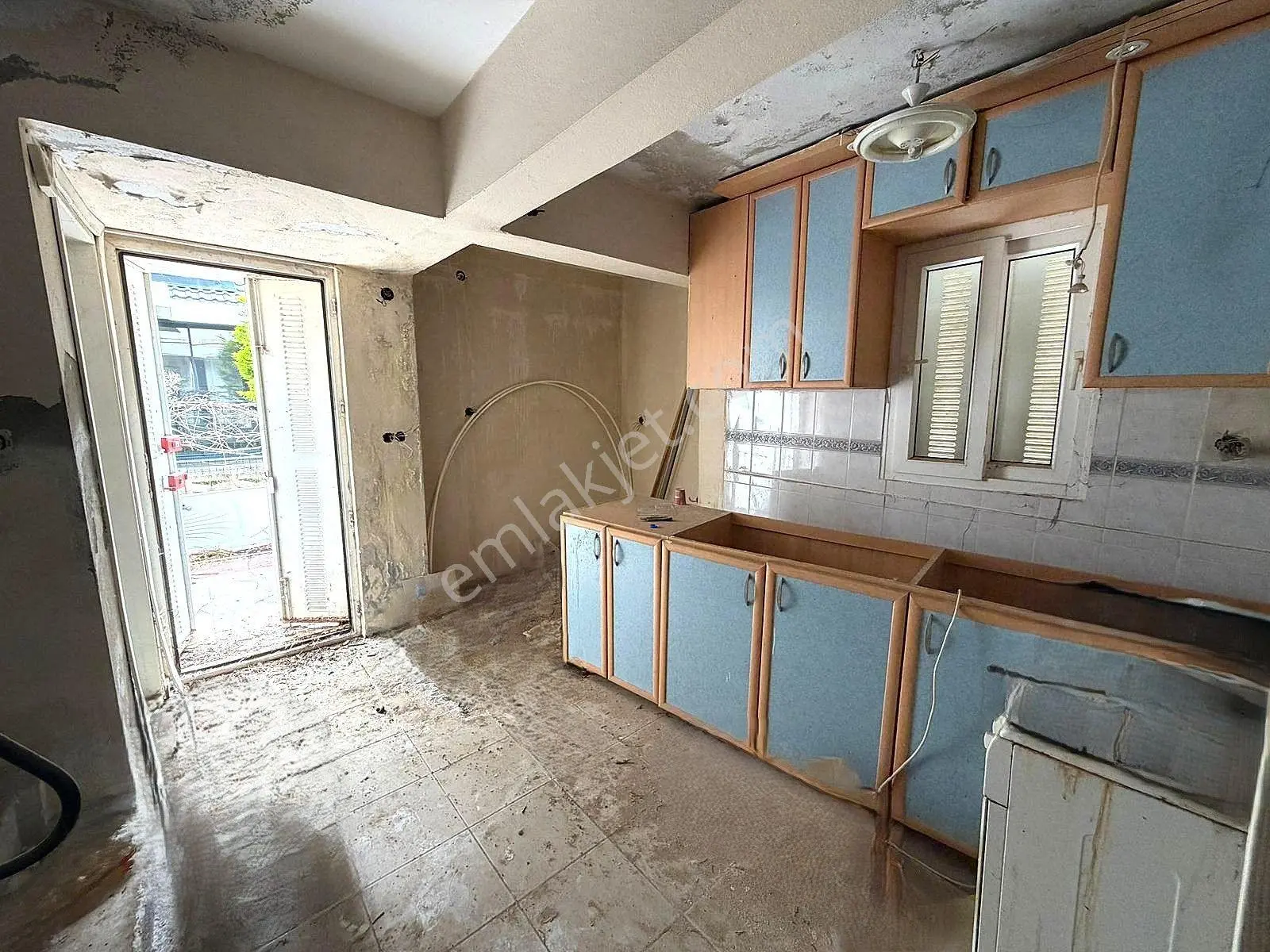Kuşadası Güzelçamlı'da Sahile 300 Mt. 4+1 Satılık Triplex Villa - Görsel 2