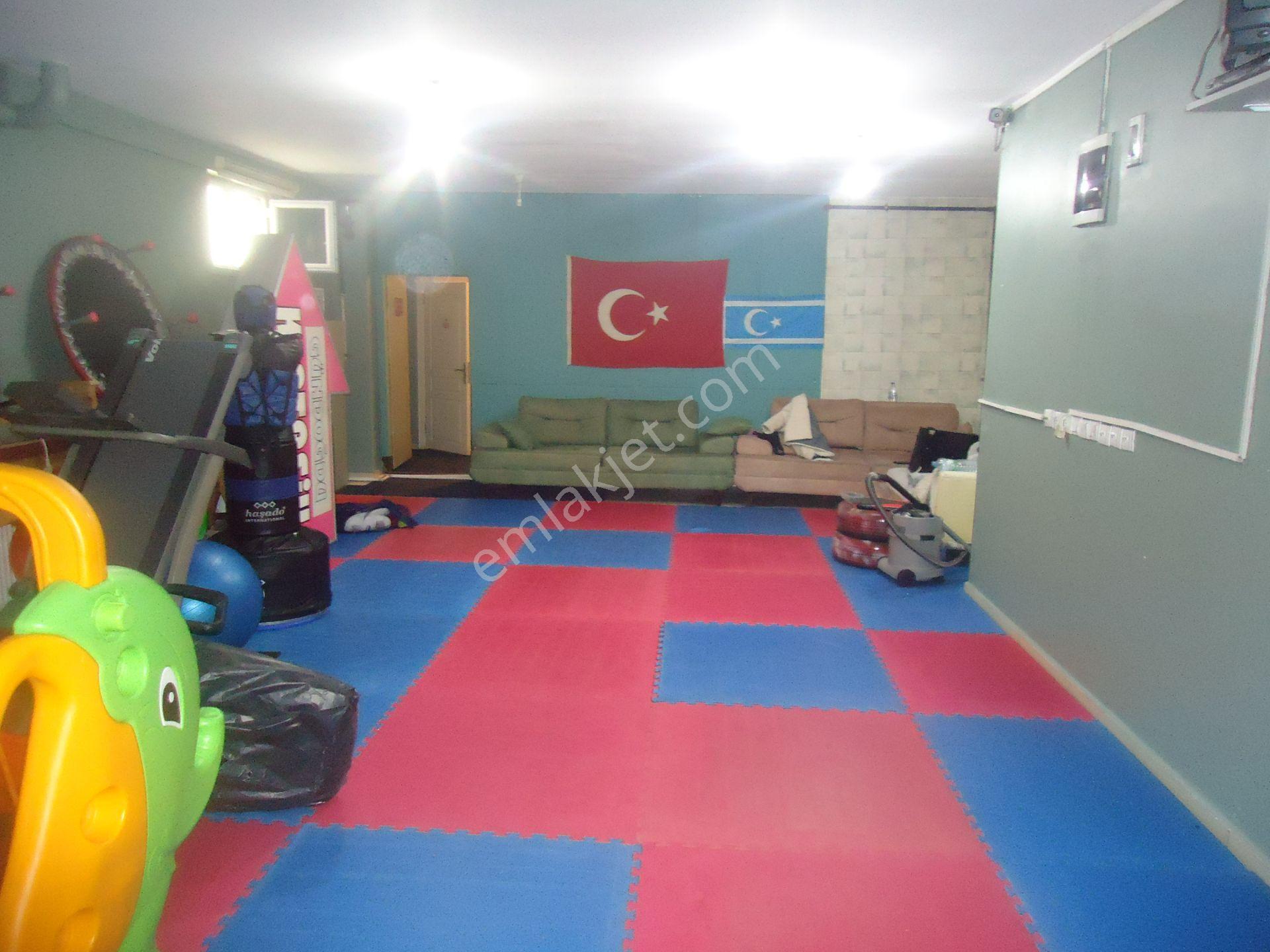 Krc'den Merkezi Konumda Satılık Dükkan - Görsel 4