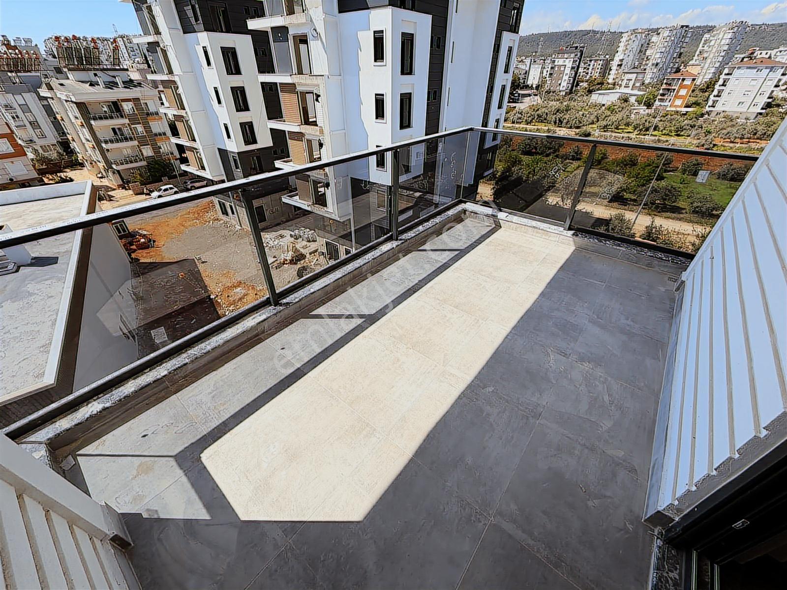 Panaromik Teras Şehrin Merkezinde 3+1 300 M2 Net Düz Ayak... - Görsel 16