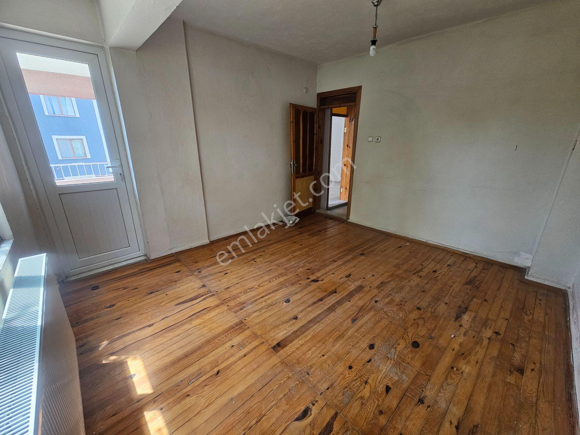 Göçmen Gayrimenkul'den Yeşil Mah.3+1 Doğalgazlı Kiralık Daire - Görsel 3