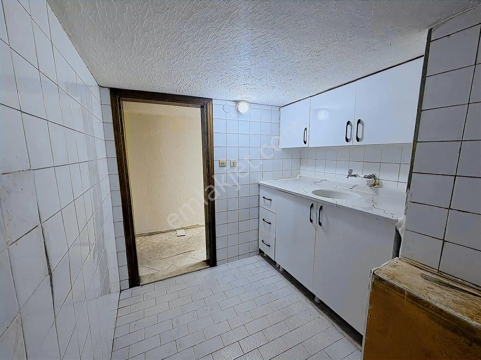 Çarşı Eski Postane Karşı Arasında Kiralık 150 M2 Dükkan - Görsel 12