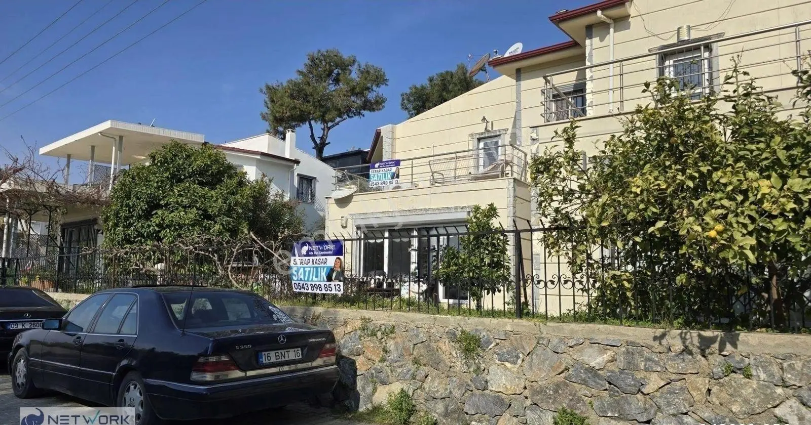 Kuşadası Yavansu Yeşil Sitede Deniz Manzaralı, Geniz Bahçeli Satılık 3+1 Villa
