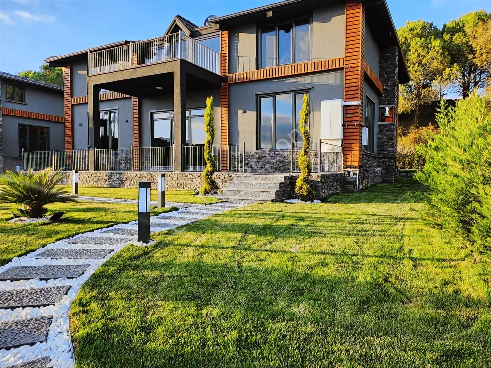 Çatalca Subaşında 650 M2 Full Dekorlu Satılık Lüks Eşyalı Villa