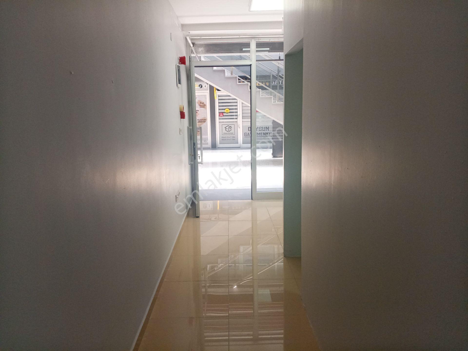 Yarımcapark İş Merkezinde Kiralık Dükkan - Görsel 2