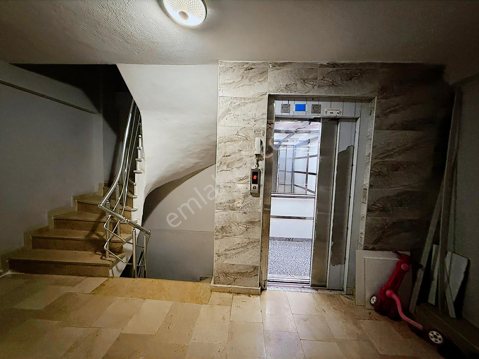 Esenyurt Tabela'da Sıfır Asansörlü Aile Binasında Lüx 2+1 Daire - Görsel 26