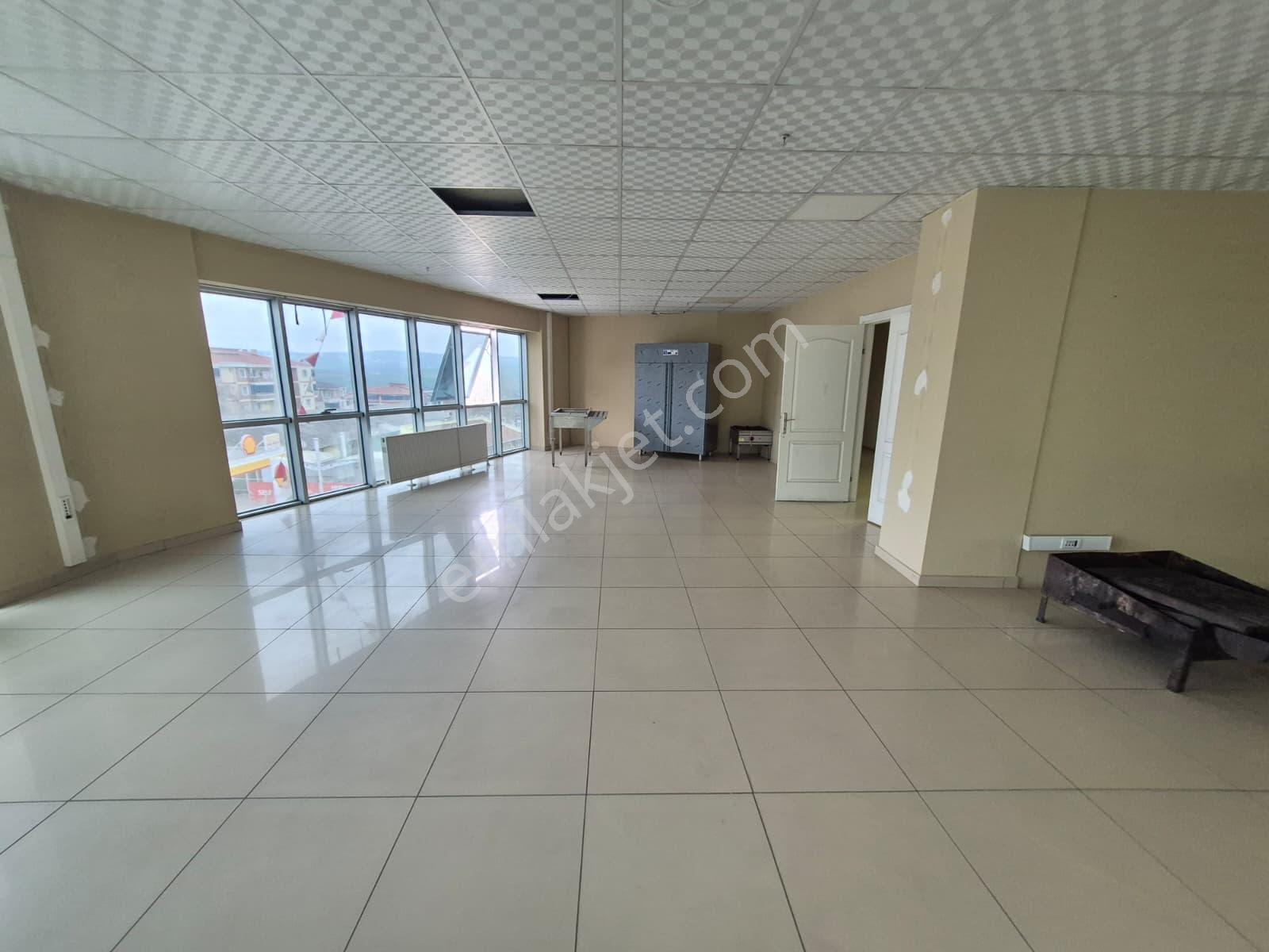 Delux'den Tabela Değeri Yüksek Plaza'da Kiralık İşyeri - Görsel 21