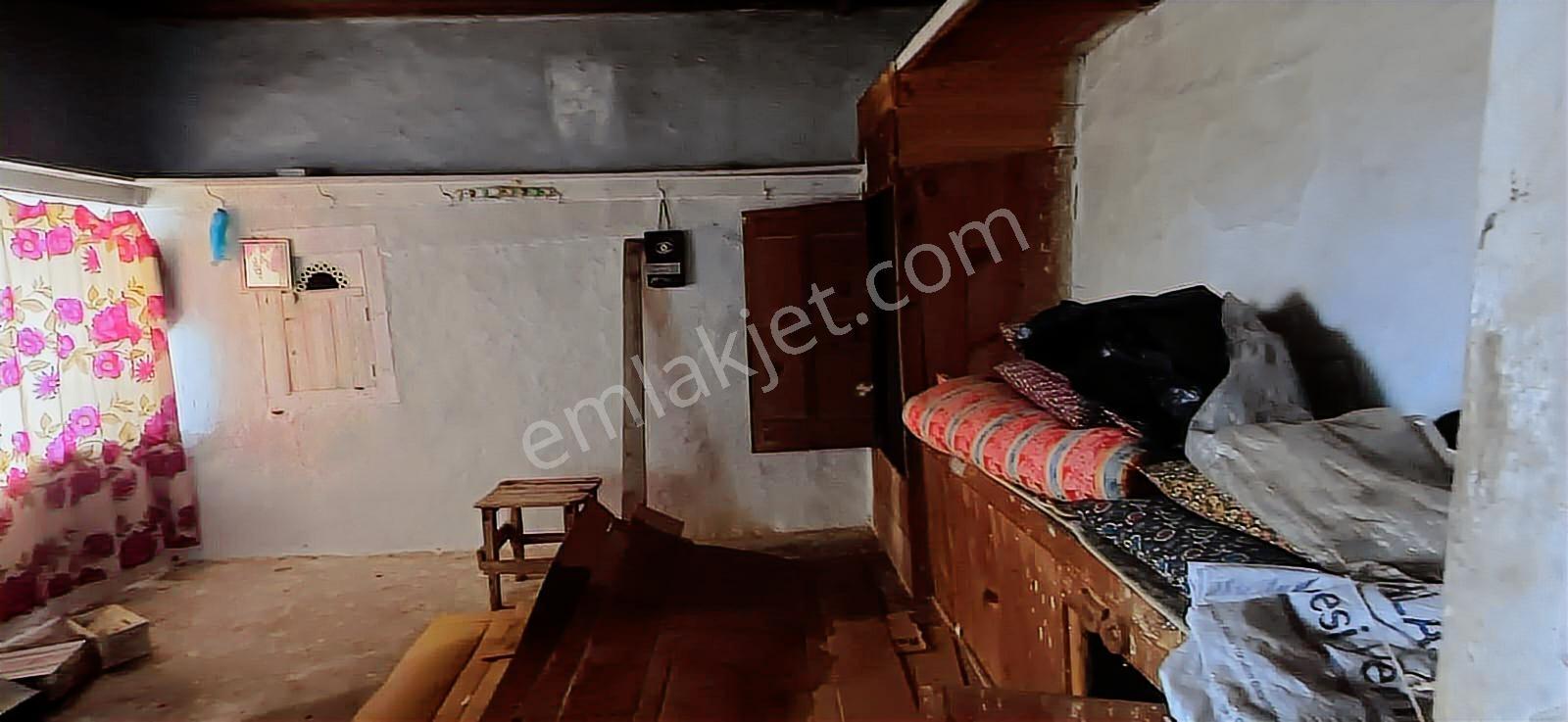 Manisa Yunus Emre Asmacık Köyünde Satılık Taş Köy Evi - Görsel 2