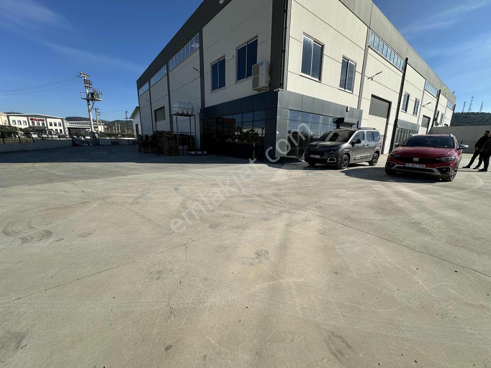Q'zen Den Kiralık Köşe Parsel 900 M² Yüksek Tavanlı Ürt.tesisi