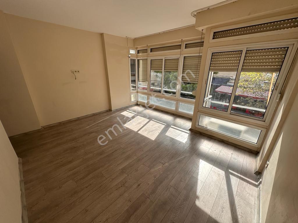 Bostanlı Çarşı İçerisinde Kiralık Ofis