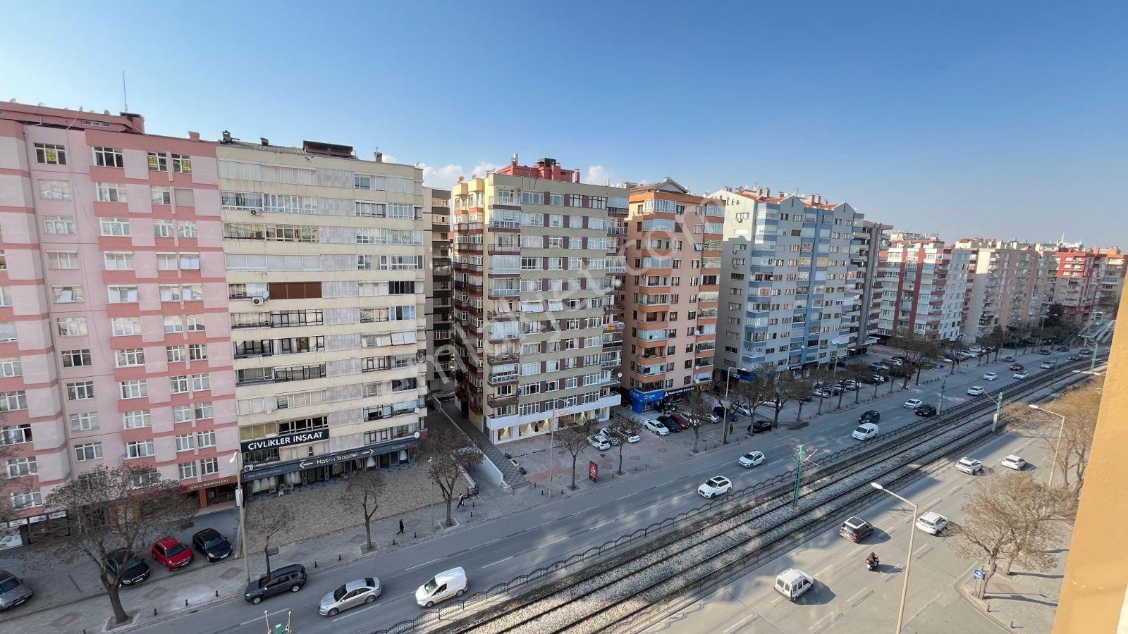 Nalcacida Tramvay Yol Üzerinde Kiralık 3+1 Daire - Görsel 3