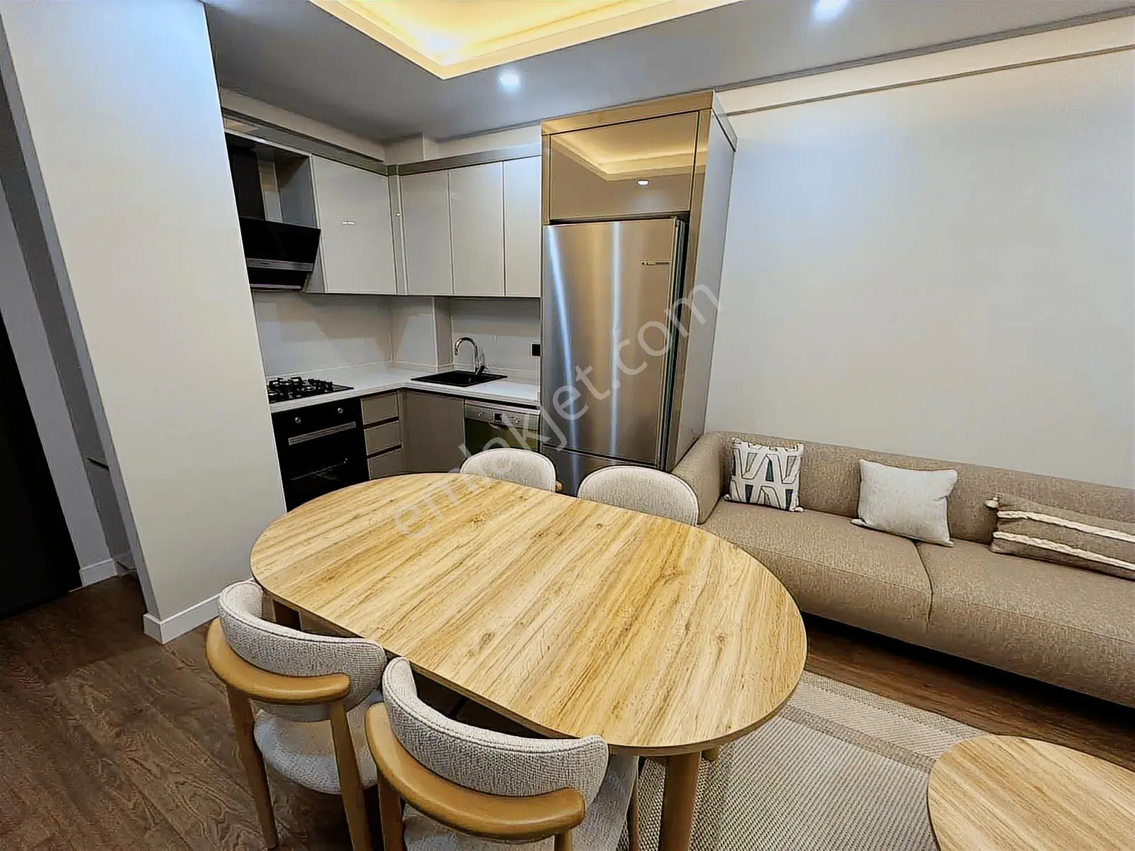 Havalimanına Yürüme Mesafesinde Cadde Üzeri Lüks Kiralık 1+1