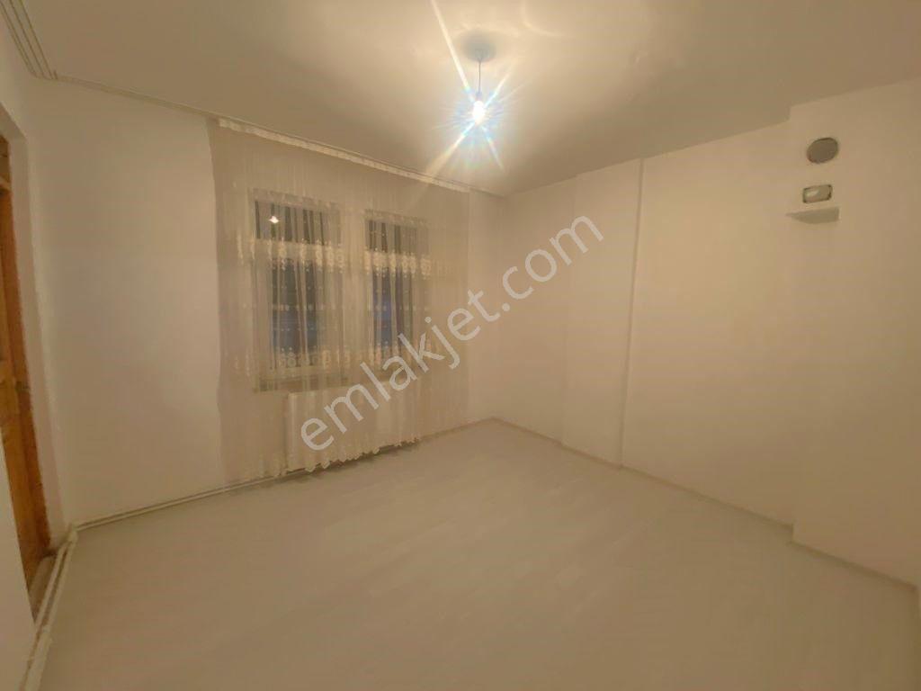 Satılık 3+1 Merkezi Konumda Cadde Üzerinde 130 M² Daire - Görsel 2