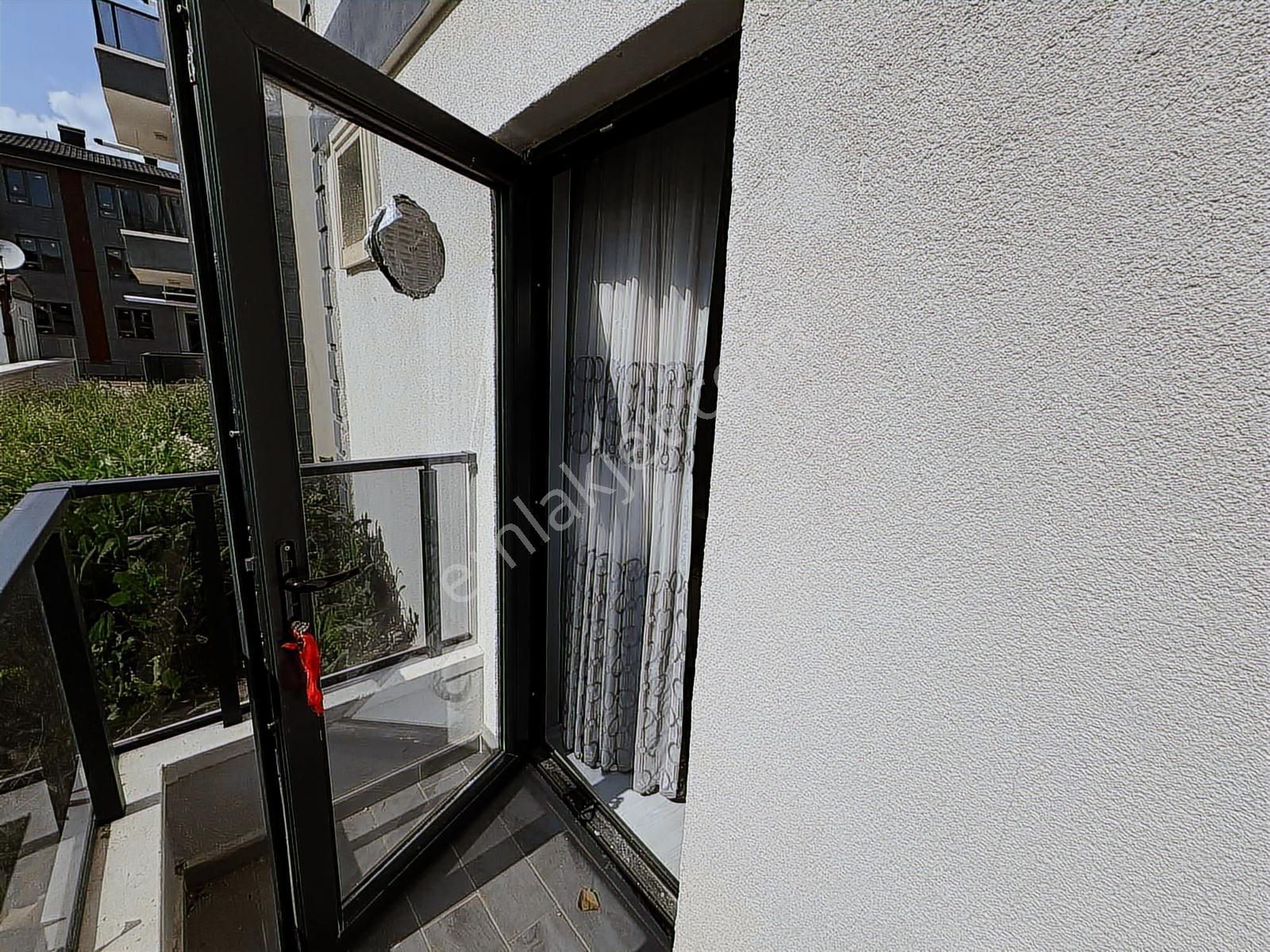 Alaçatı'dan İncek'te Market,bulvar,otobüs Durk Yakını Eşyalı 1+1 - Görsel 15