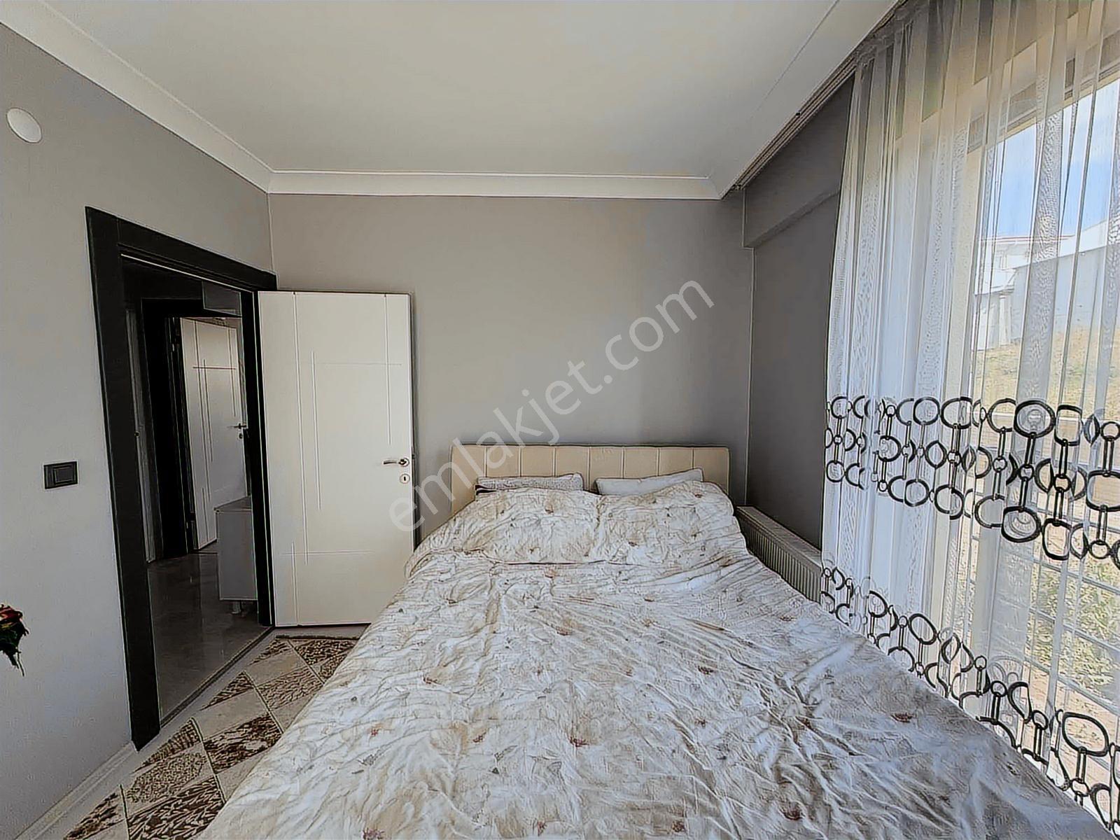 Alaçatı'dan İncek'te Market,bulvar,otobüs Durk Yakını Eşyalı 1+1 - Görsel 31