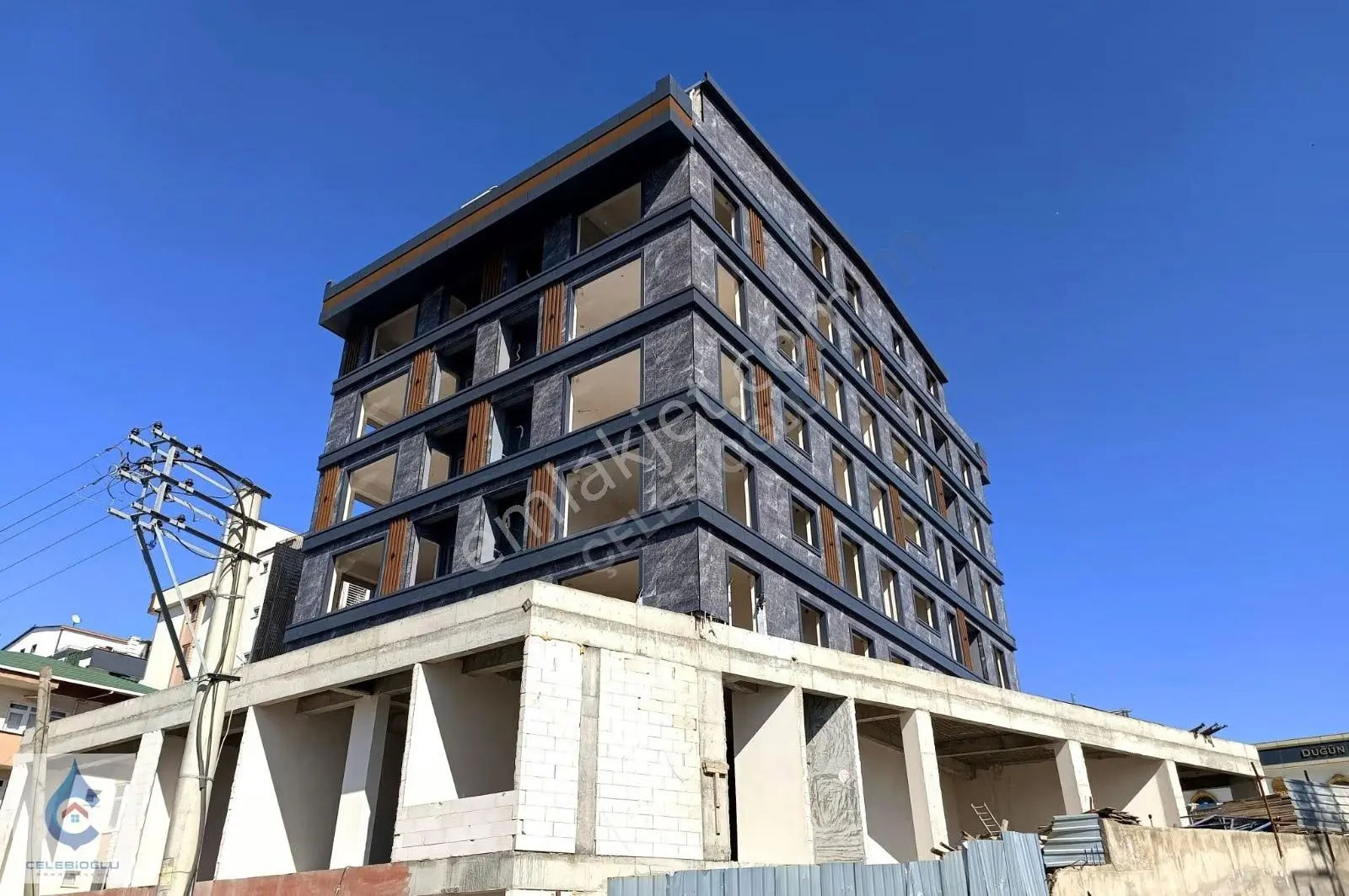 Çelebioğlu'ndan Modern Tasarımlı Cadde Üstü 2+1 Arakat Daire