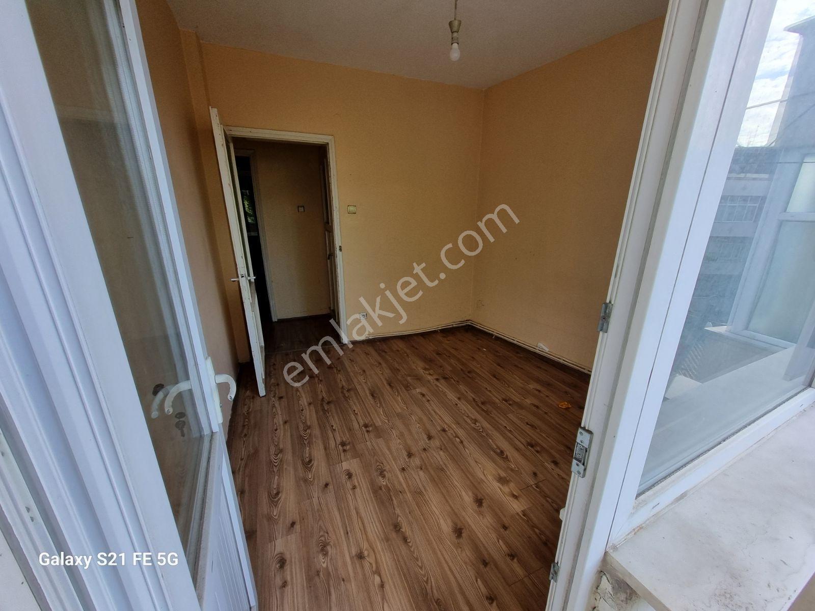 Kocamustafapaşa Balkonlu 2.kat Vidin Cad.100mk 3+1- 6.150.000tl - Görsel 17
