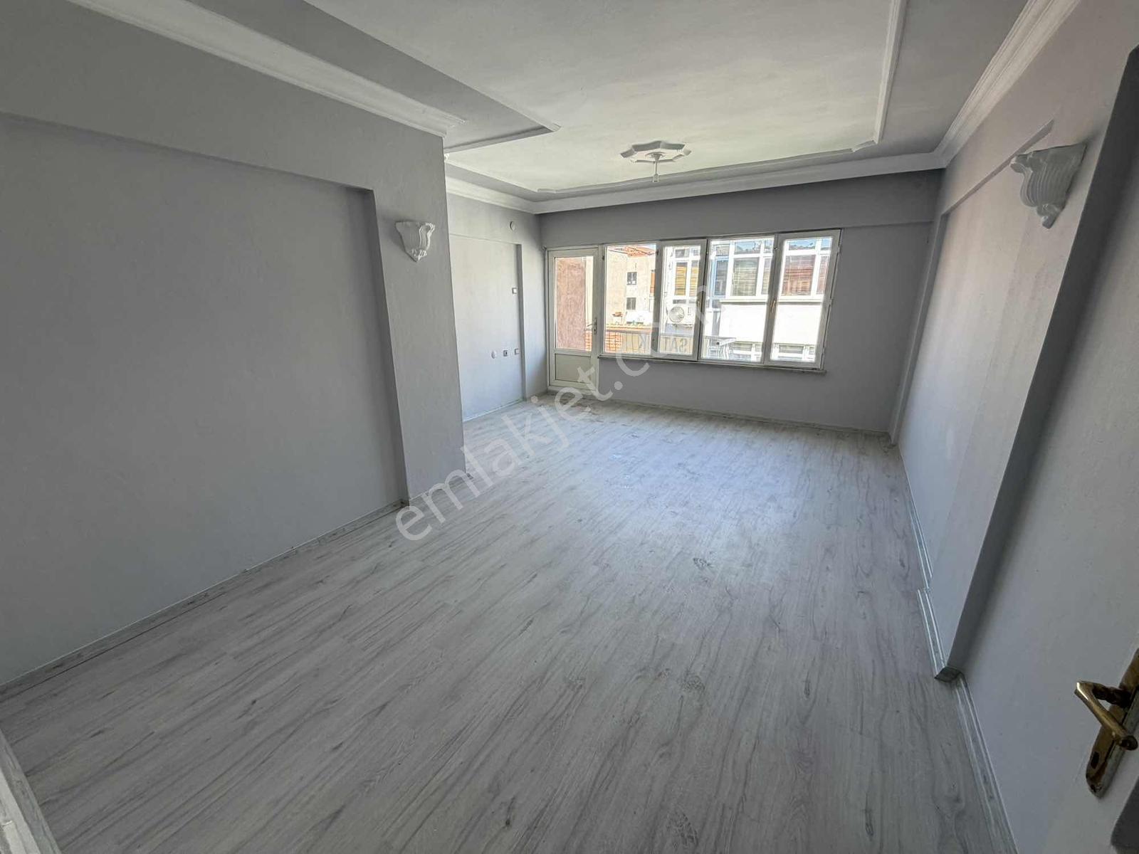 Karakaş'tan Tahir Ün Cd. İşlek Caddede 2+1 Ev / Ofis Fırsatı - Görsel 13