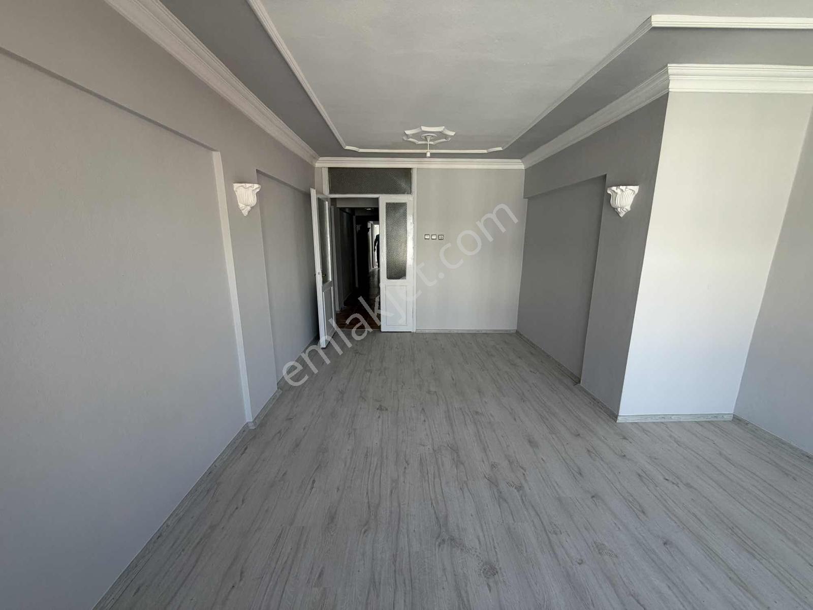Karakaş'tan Tahir Ün Cd. İşlek Caddede 2+1 Ev / Ofis Fırsatı - Görsel 26