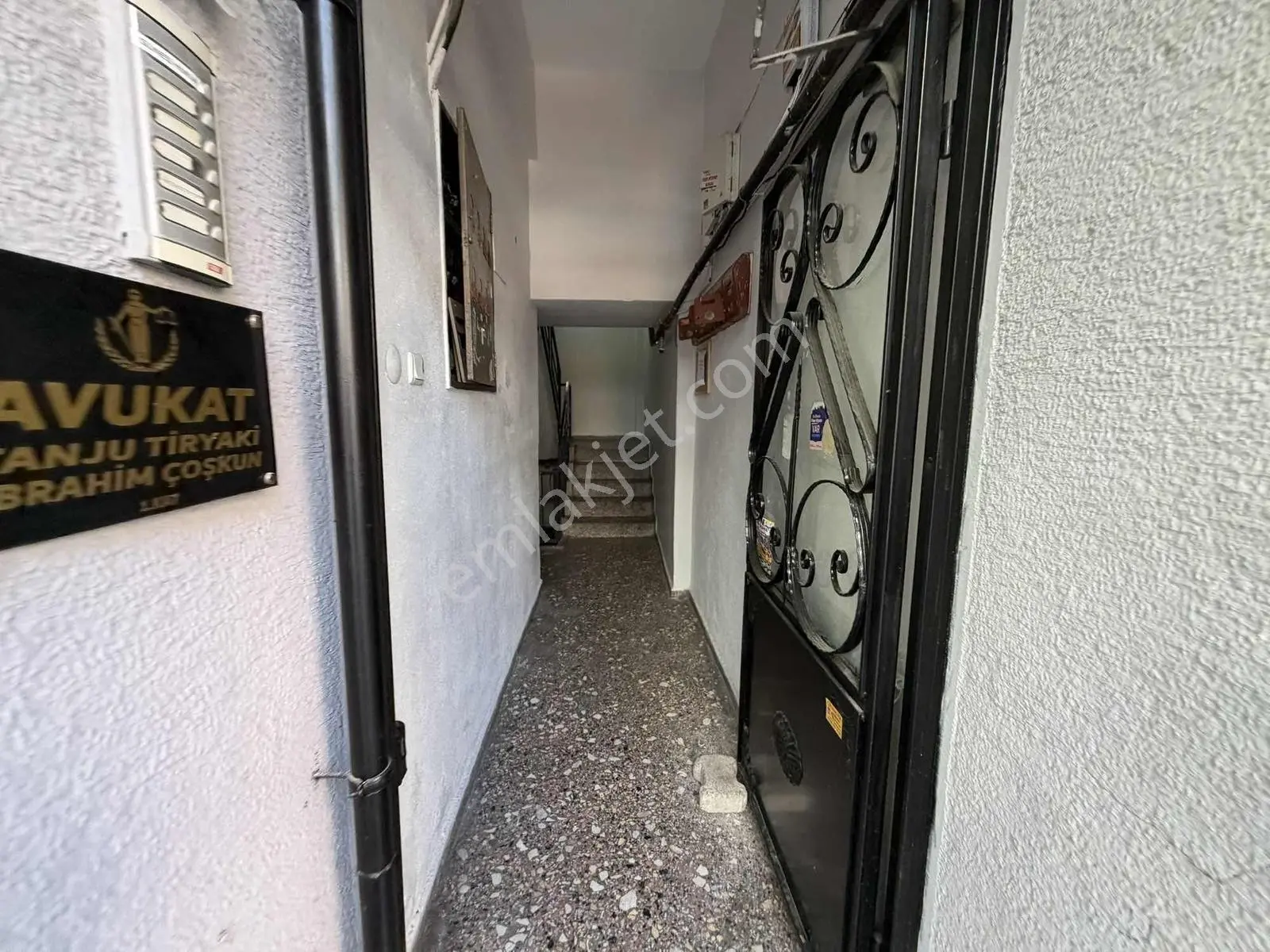 Karakaş'tan Tahir Ün Cd. İşlek Caddede 2+1 Ev / Ofis Fırsatı - Görsel 2
