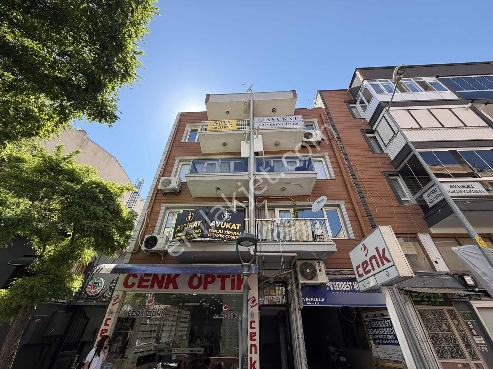 Karakaş'tan Tahir Ün Cd. İşlek Caddede 2+1 Ev / Ofis Fırsatı