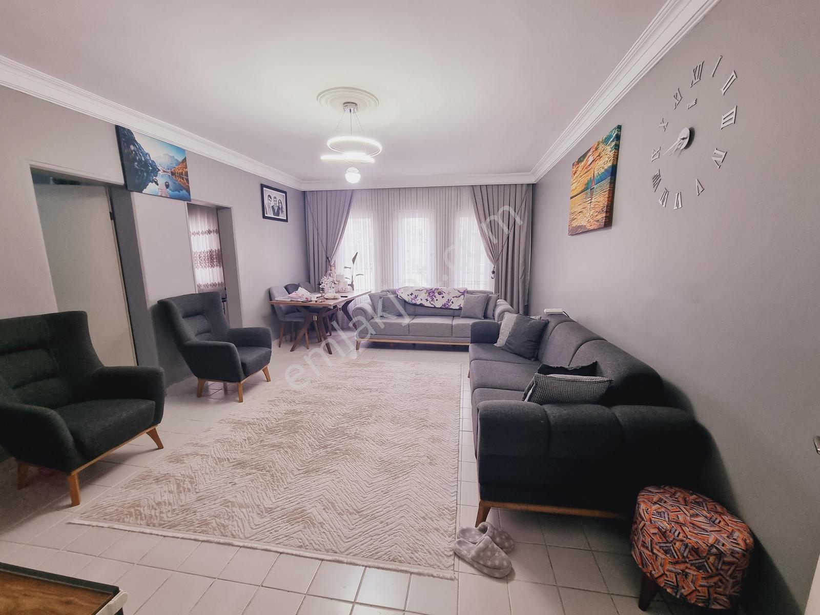 İmir Emlak'tan 3+1 130m2 Ayyıldız Cadde Üstünde 3.kat Daire - Görsel 2