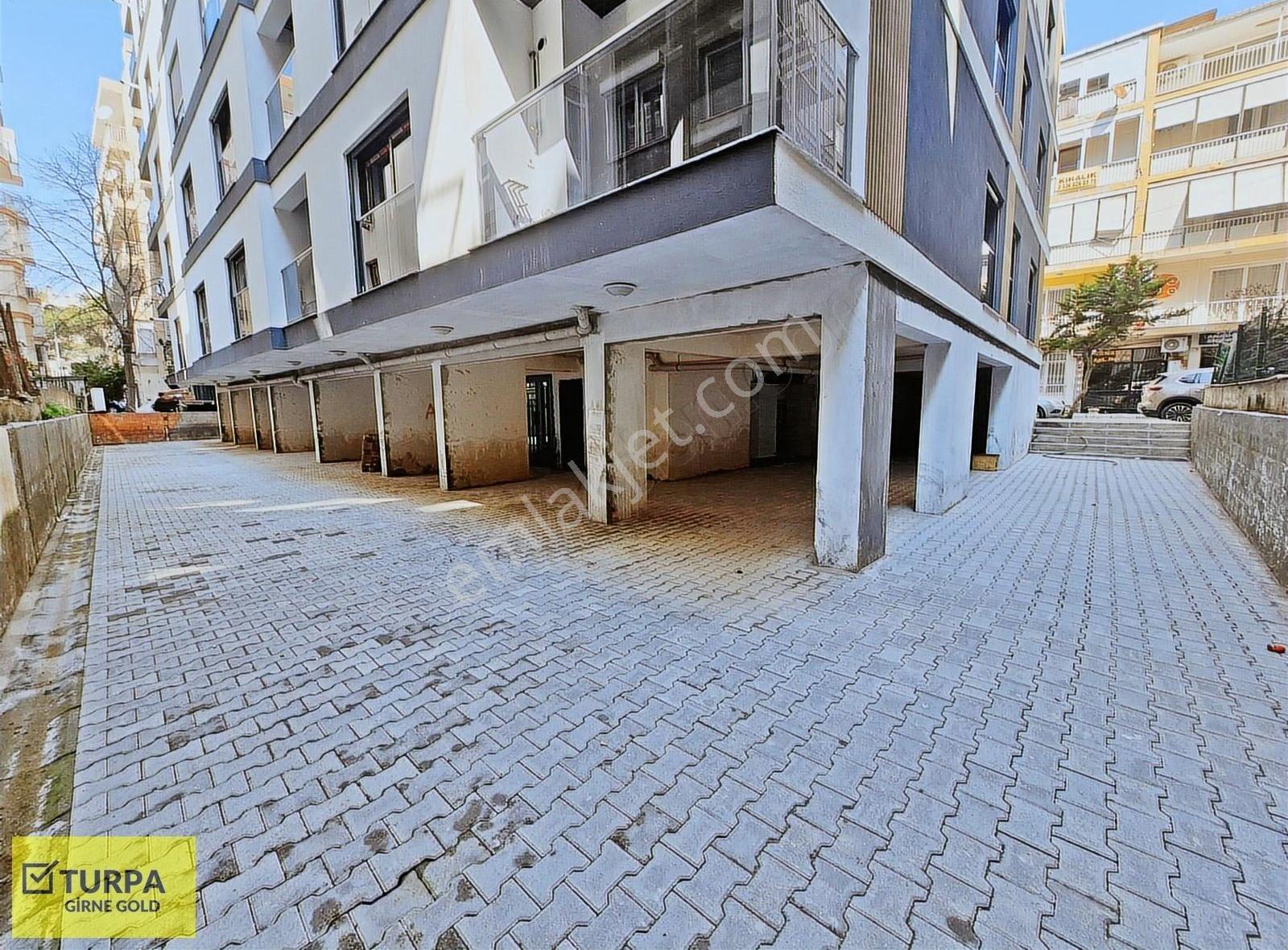 Bostanlı'da Köşe Konumda Ebeveyn Banyolu 3+1 Satılık Sıfır Daire - Görsel 37