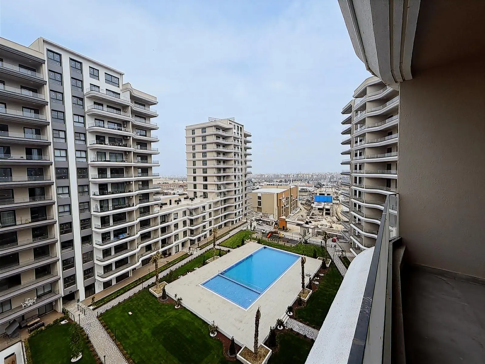 Mirnas Bahçeşehir Sitesinde Satılık 2+1 Daire