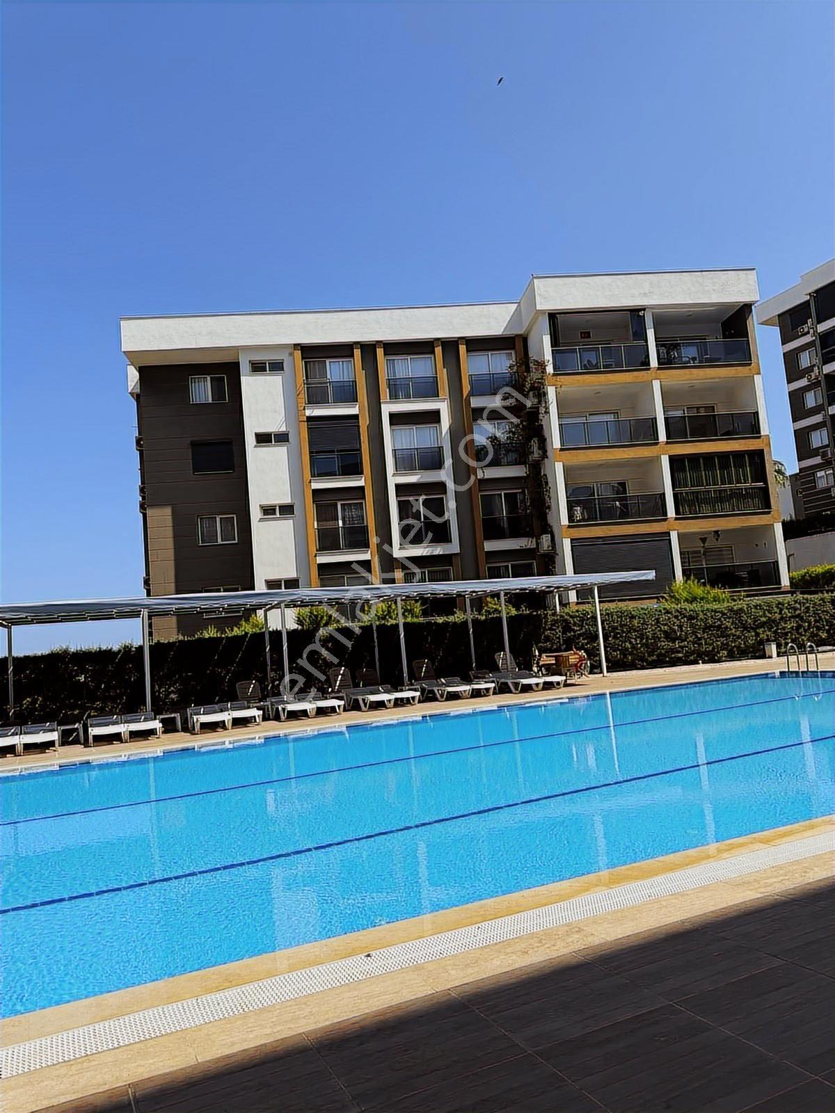 Kuşadası Sinerji Sitesinde Havuzlu 3+1 Satılık Eşyalı Daire - Görsel 2