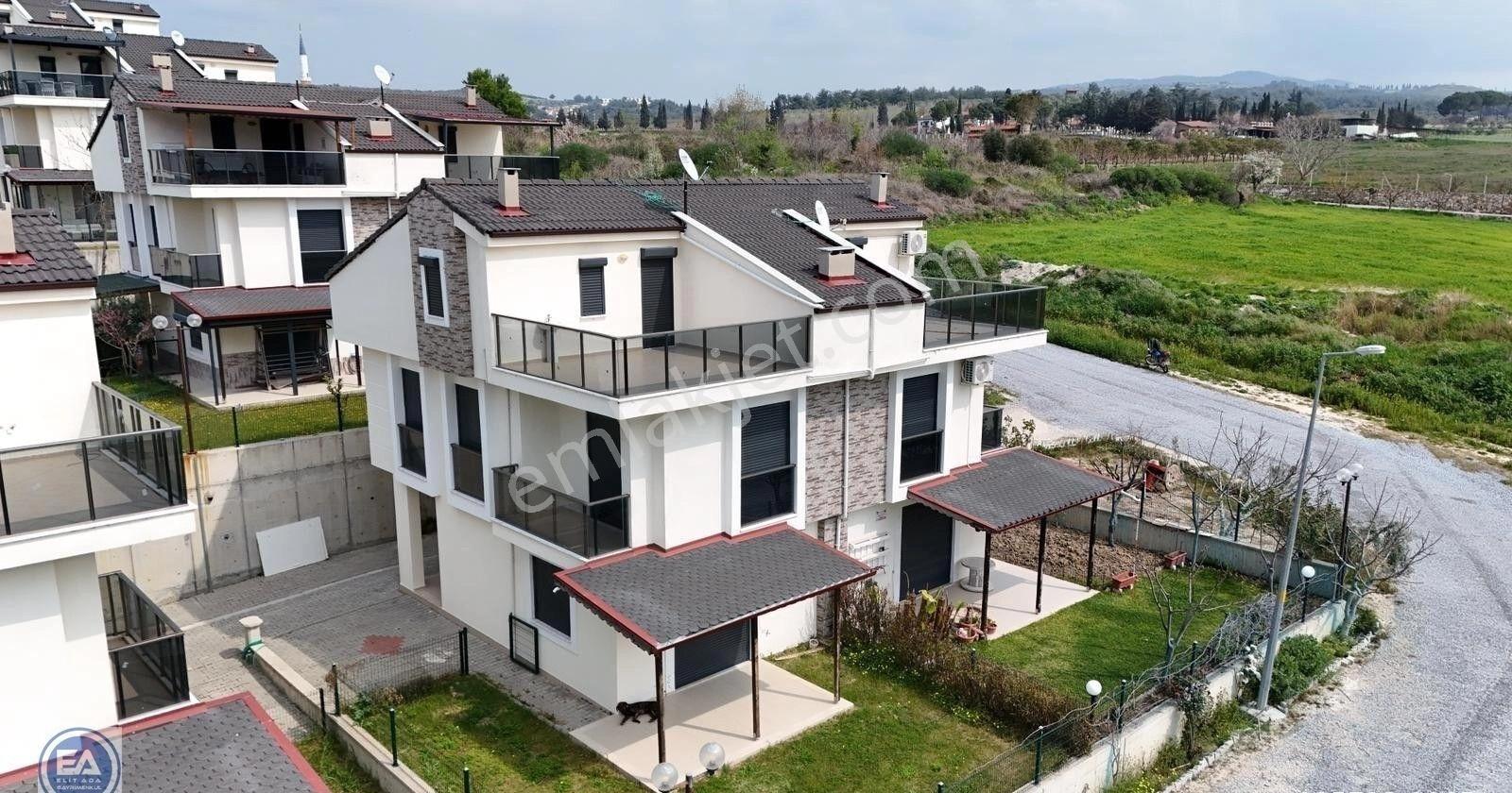 Kuşadası Satılık Havuzlu Sitede Bahçeli 4+1 Satılık Yazlık