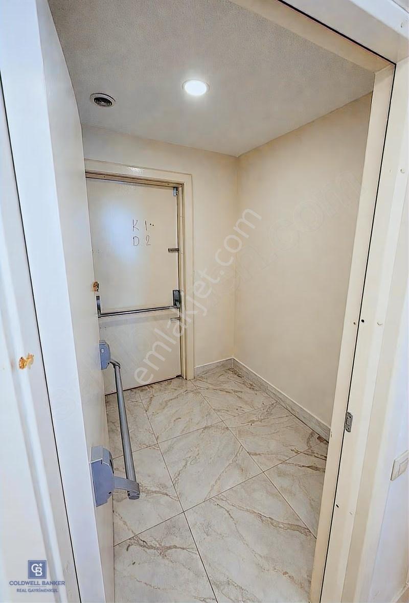 Fenerbahçede Sahile 3. Bina 120m² 4+1 Genç Yapıda Satılık Daire - Görsel 15