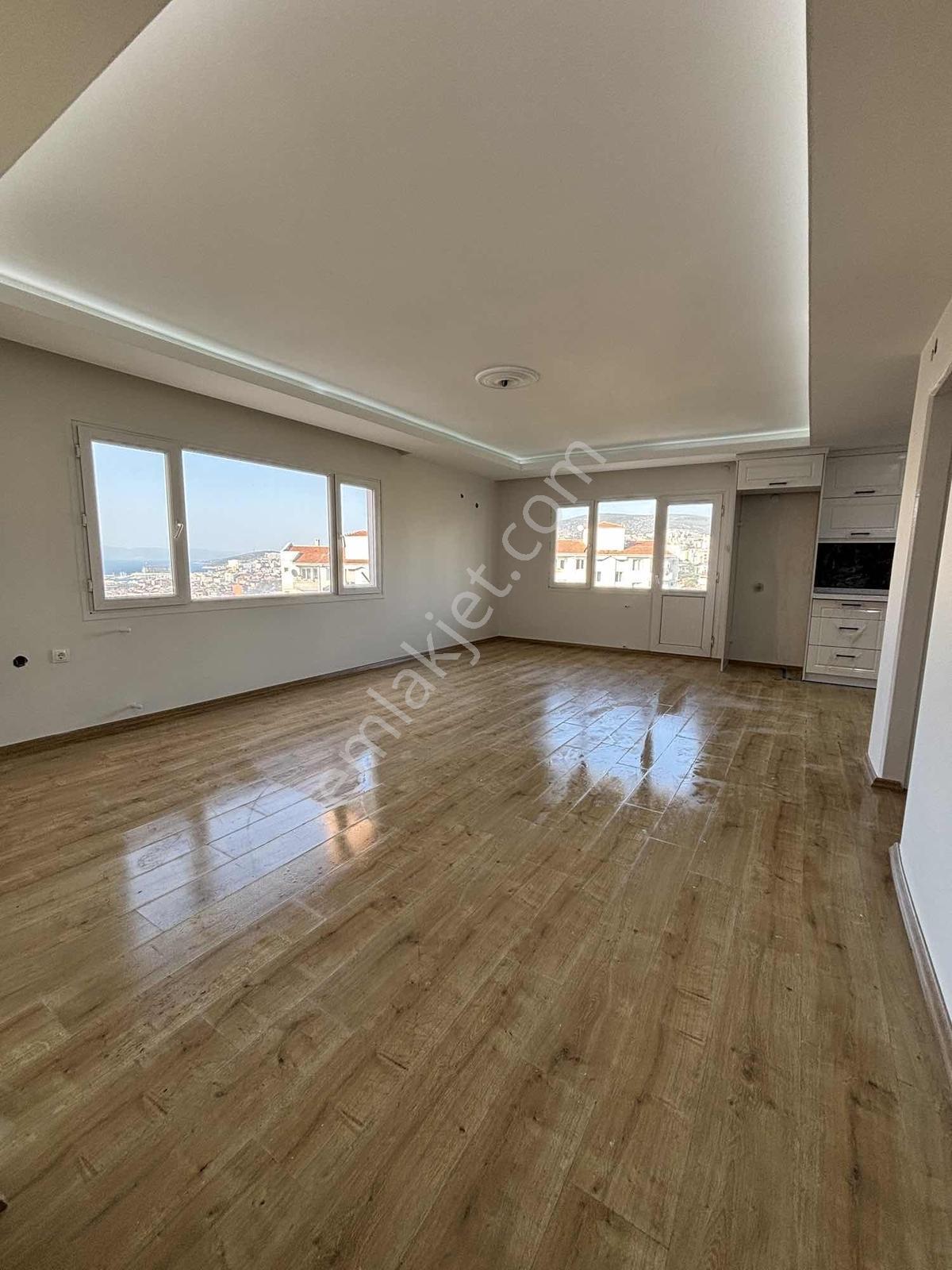 Araç Takasına Uygun Kuşadasında Ful Deniz Manzaralı 2+1 Daire - Görsel 9