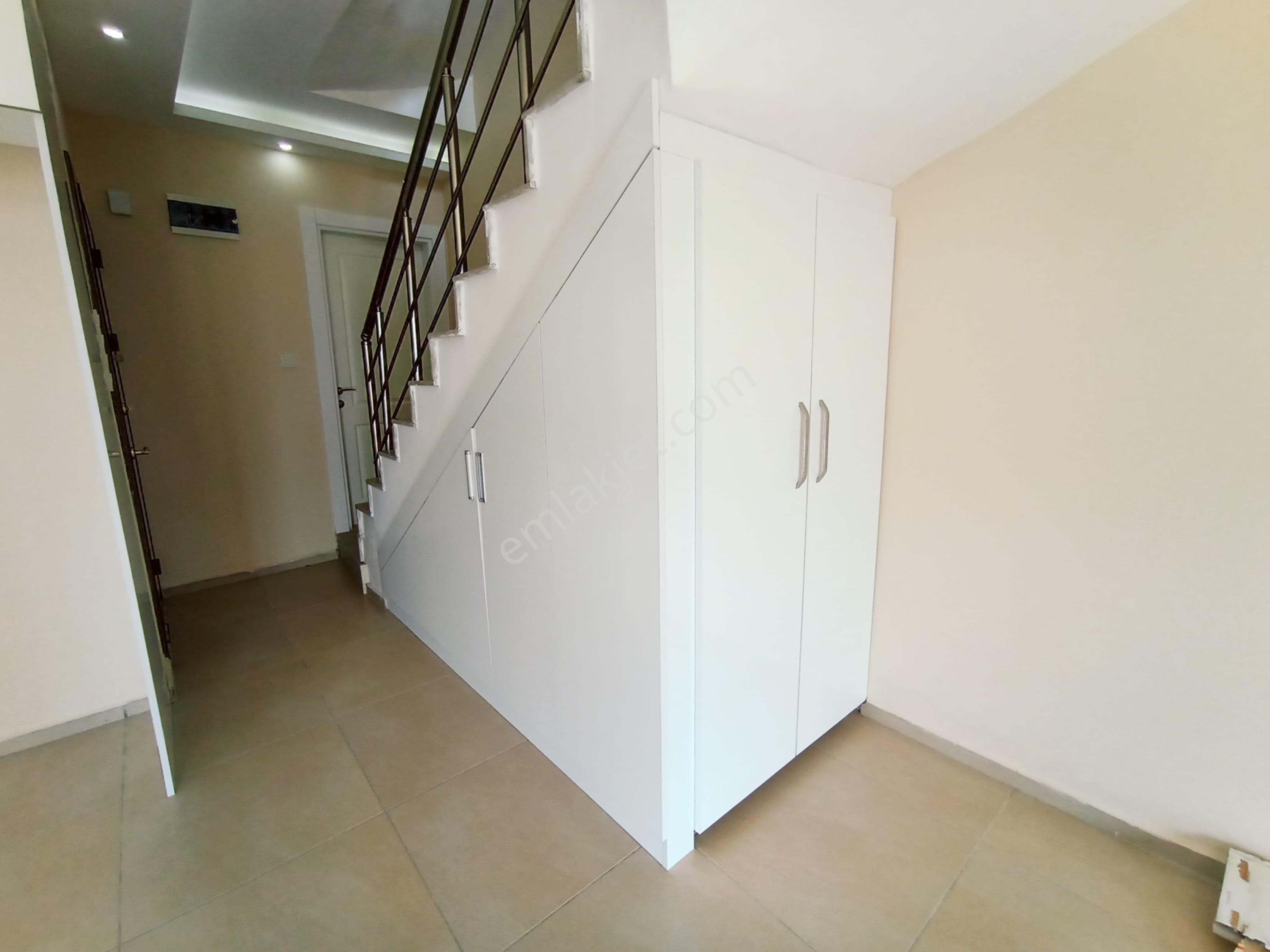 Kuşadasında Sahil Sitelerine Yakın 4+1 Geniş Bahçeli Villa - Görsel 12