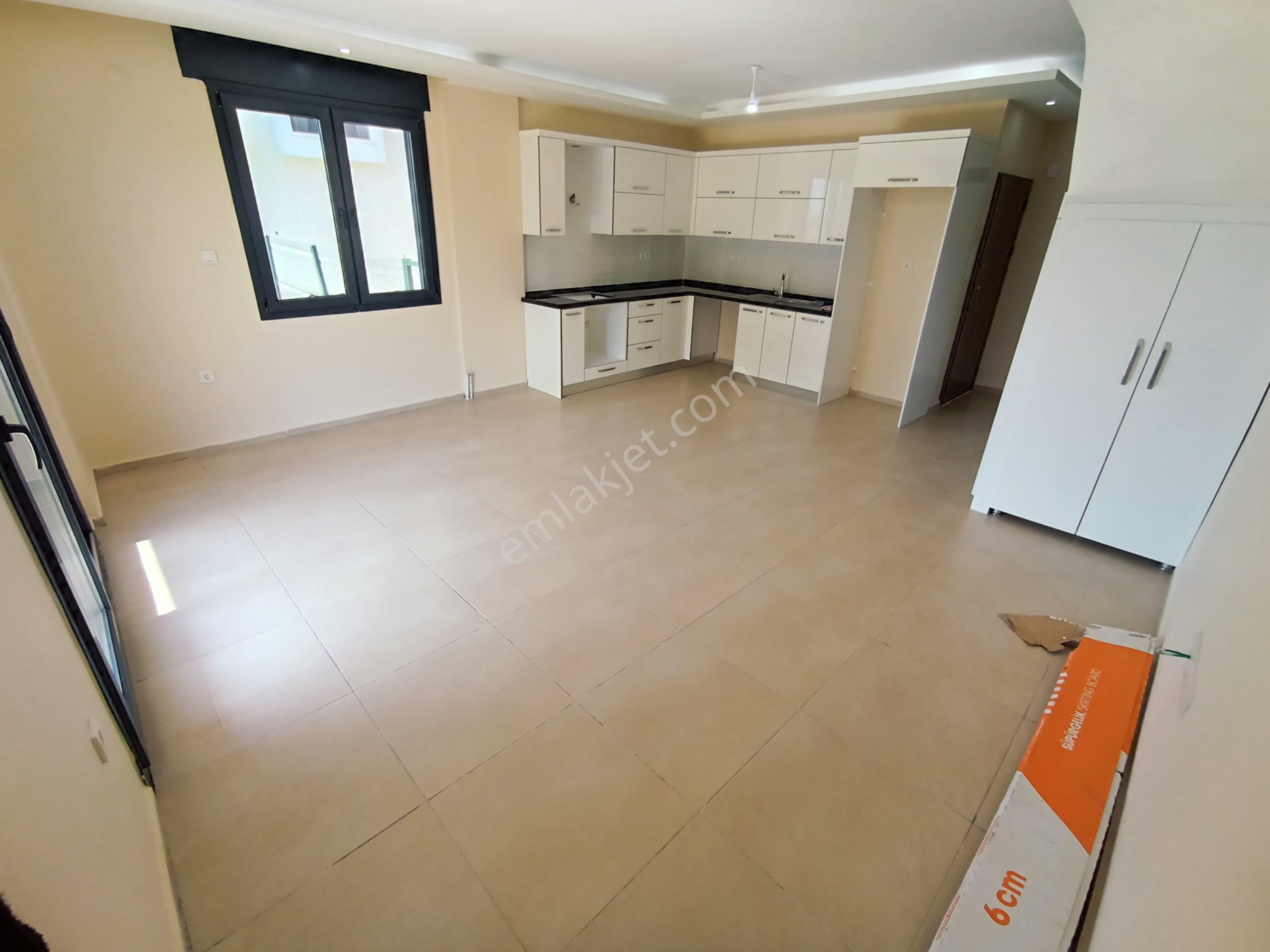 Kuşadasında Sahil Sitelerine Yakın 4+1 Geniş Bahçeli Villa - Görsel 7