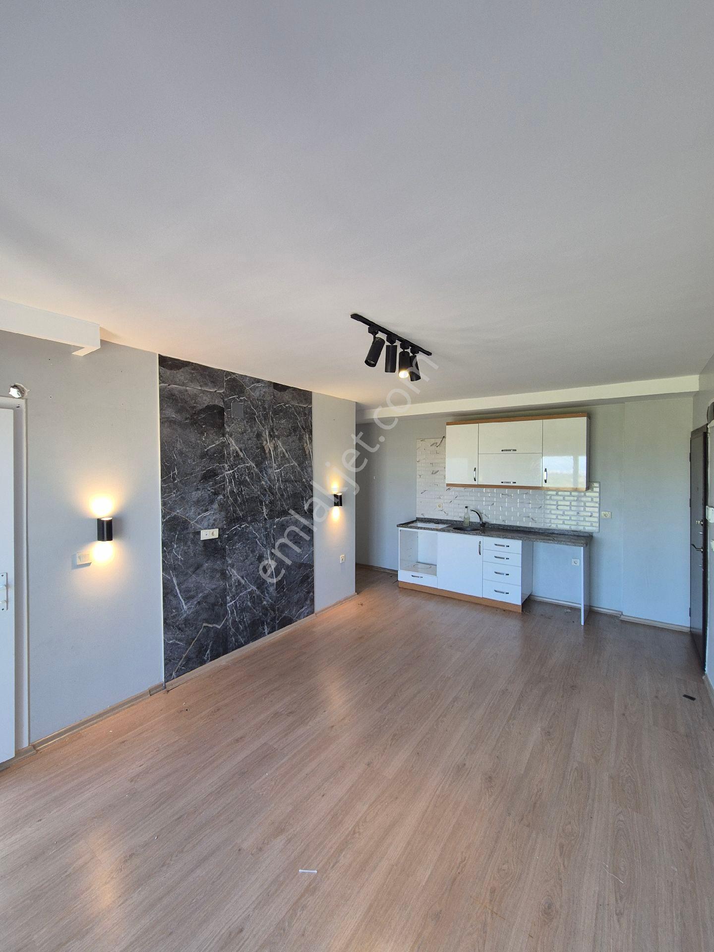 Gültepe'de Cadde Üzeri 1+1 Geniş Oturumlu Kiralık Daire - Görsel 6