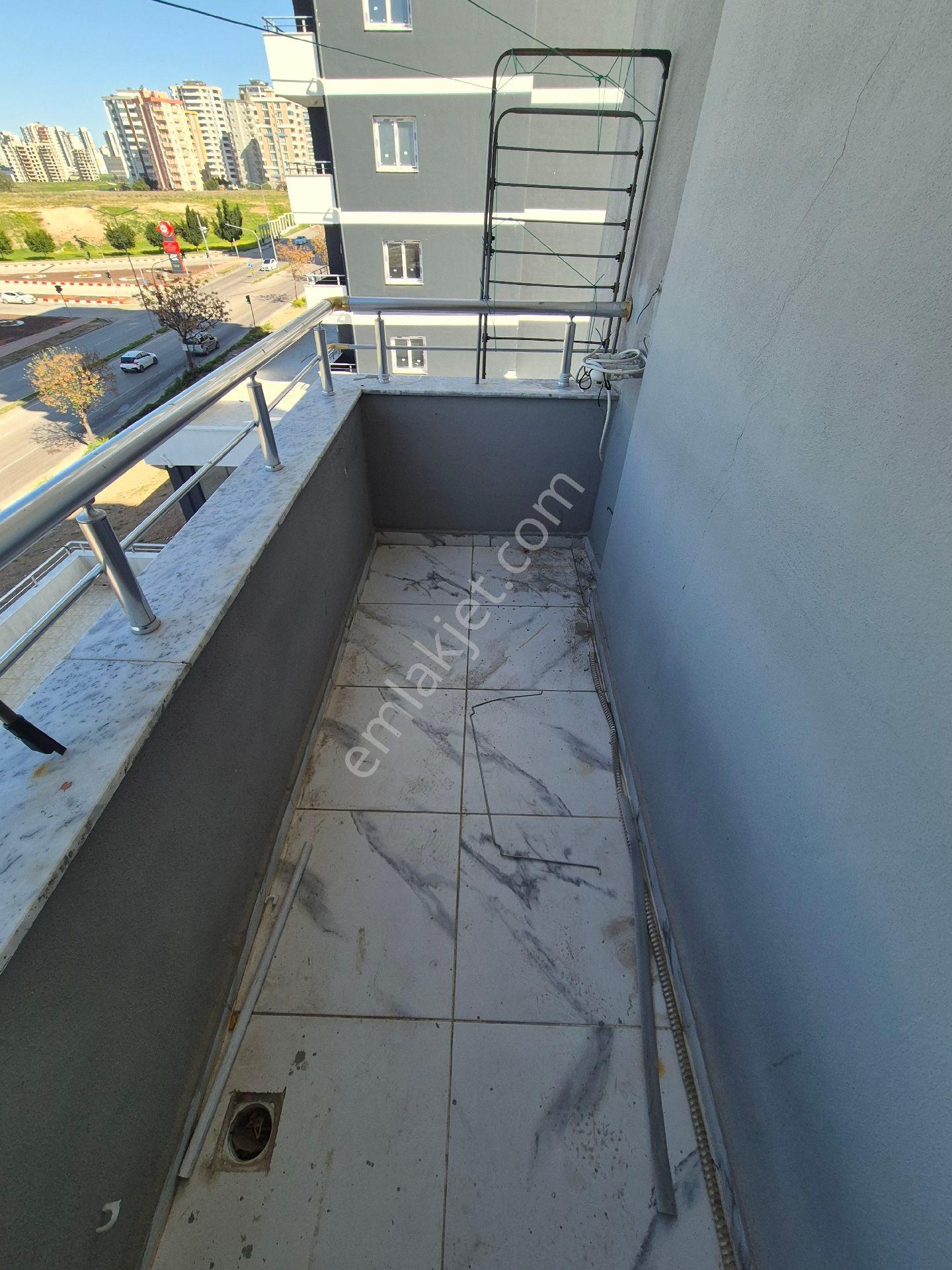 Gültepe'de Cadde Üzeri 1+1 Geniş Oturumlu Kiralık Daire - Görsel 14