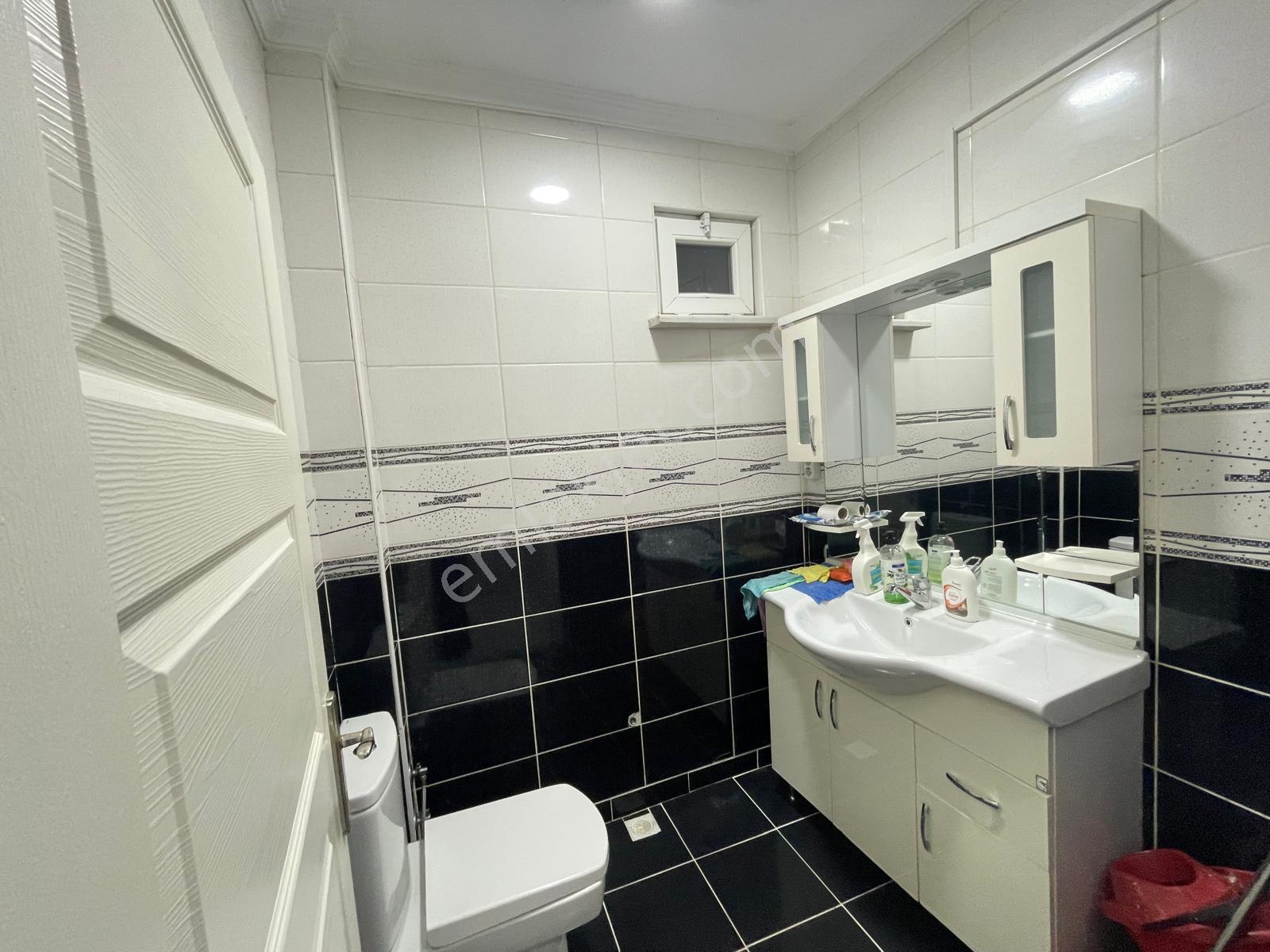 B&u Gayrimenkulden Çarşının Merkezinde. Kiralık 7+2 Daire - Görsel 32